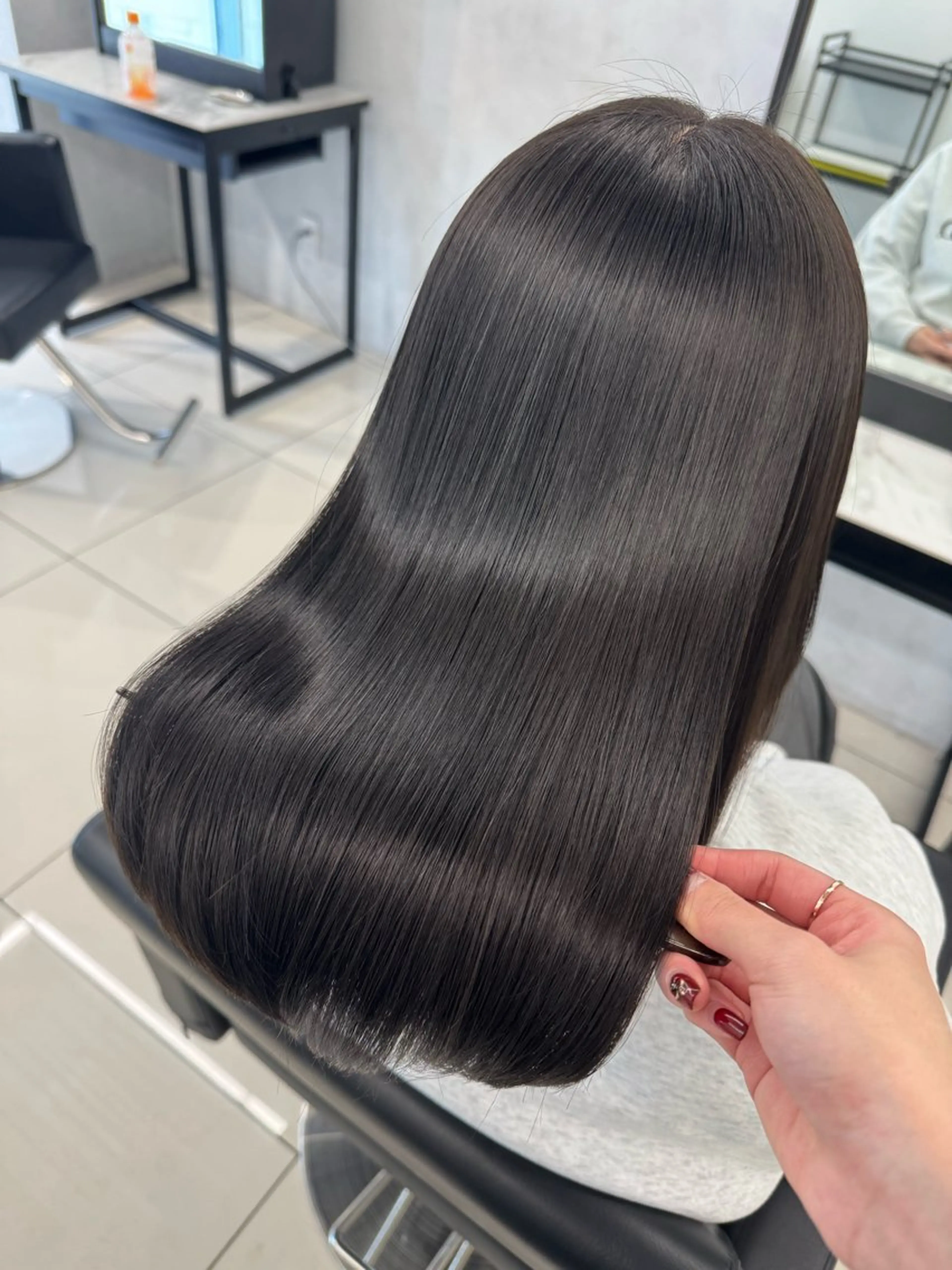 ミディアム カラー パーマ ヘアアレンジ グレージュ 縮毛矯正 トリートメント 🫧艶髪🪽 Karinのヘアスタイル