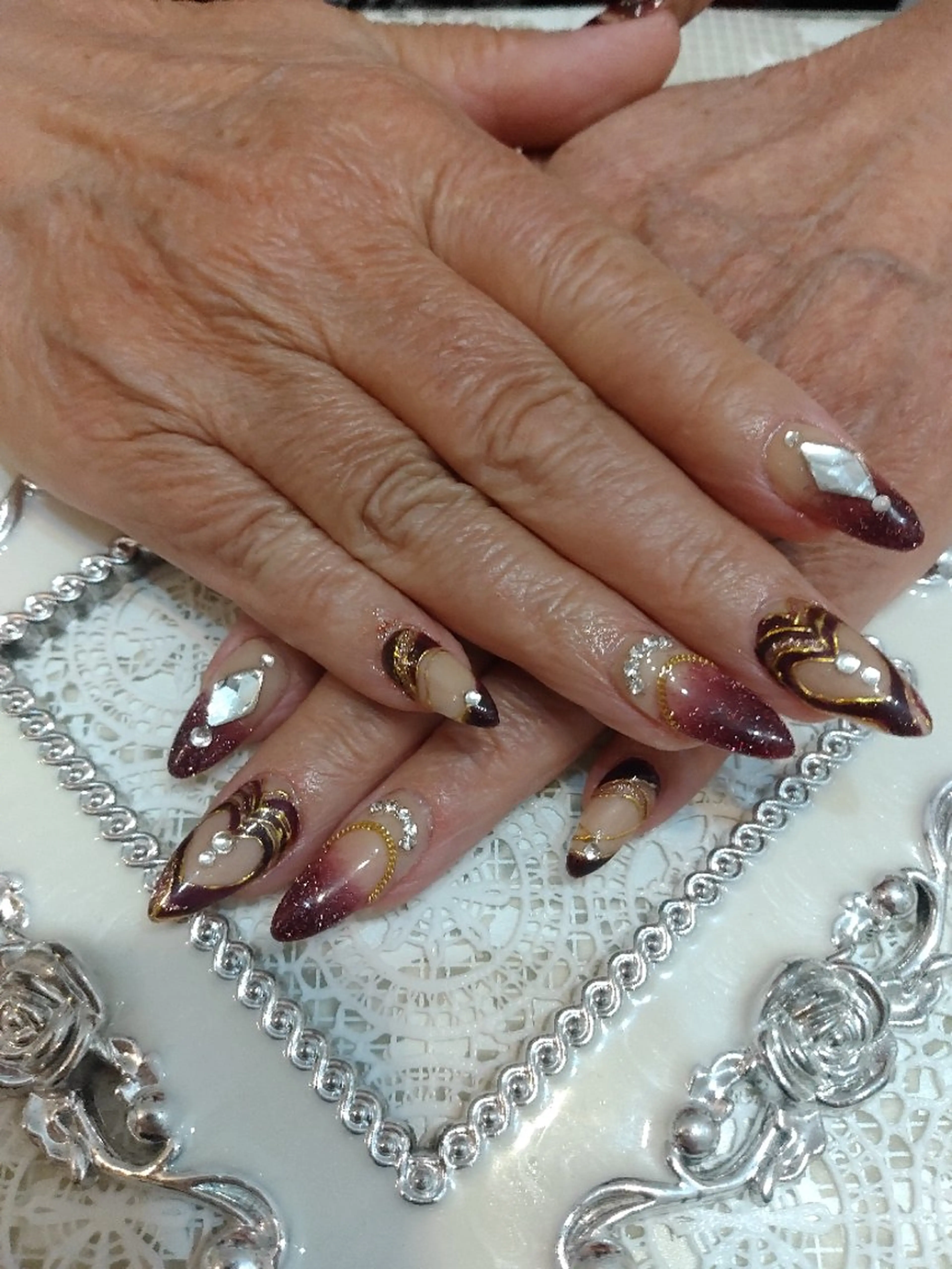 ネイル エステとネイル ローズコンフォートのネイルデザイン