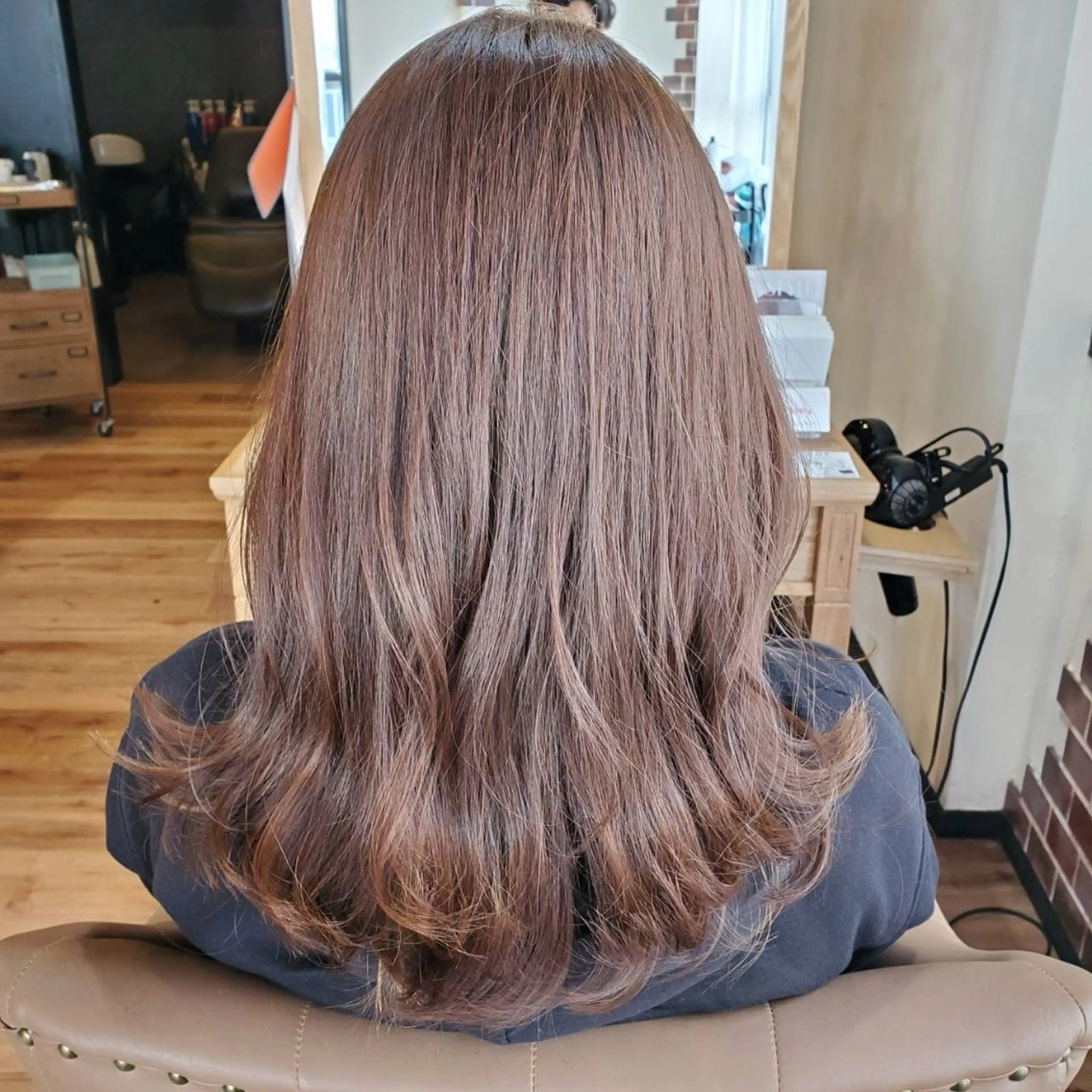 セミロング ヘアカラー ブリーチ・カットモデ ル募集中🫧高口小春のヘアスタイル