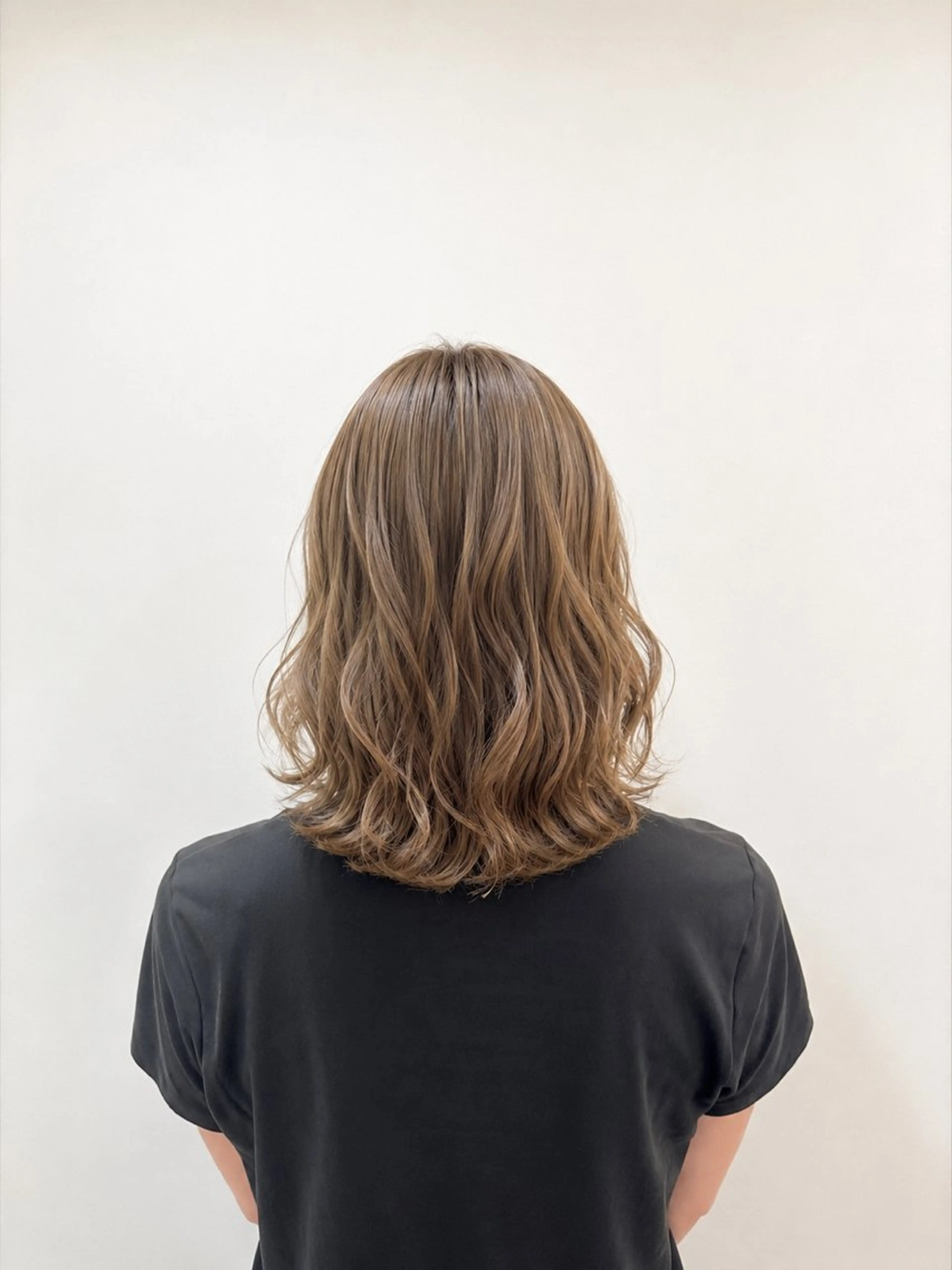 セミロング カラー カット ヘアカラー トリートメント ヘッドスパ ブリーチカラー🦖 岡部木乃夏のヘアスタイル