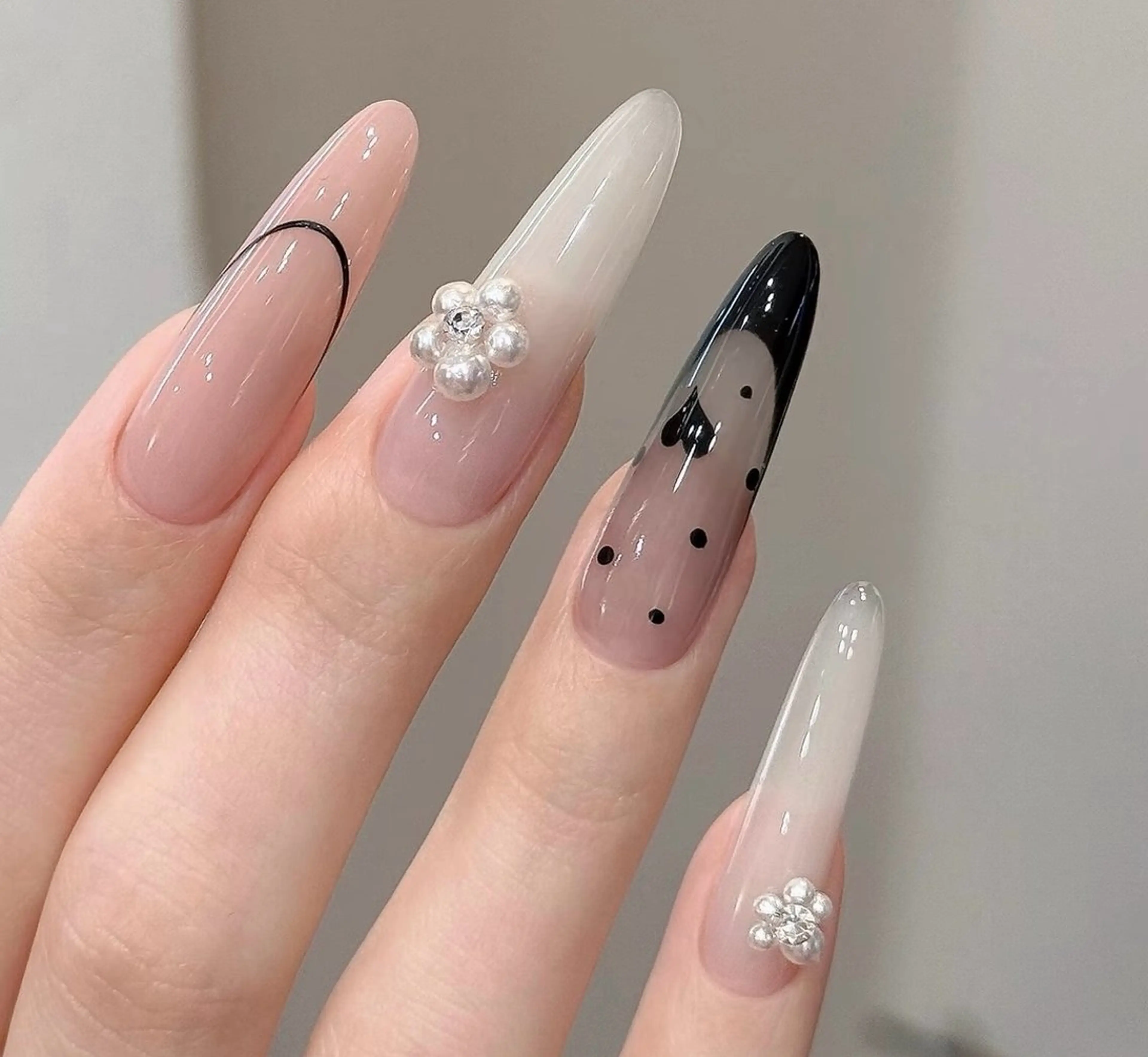 ネイル チークネイル 長さ出し フラワーネイル フレンチネイル ガーリー SunNail池袋駅 ワンホンネイルのネイルデザイン