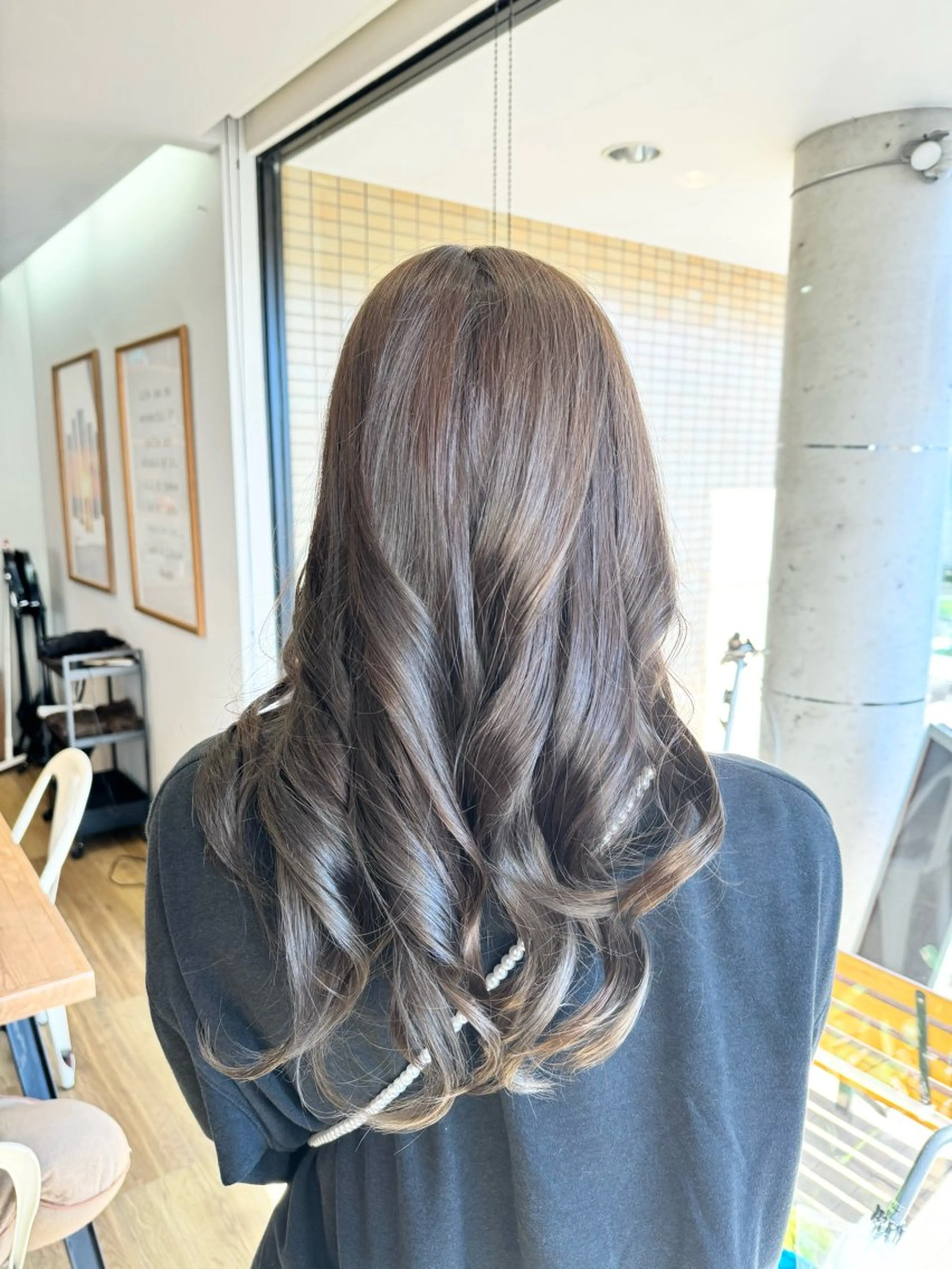 ロング カラー グレージュ ヘアカラー トリートメント ツキダテ ユイのヘアスタイル