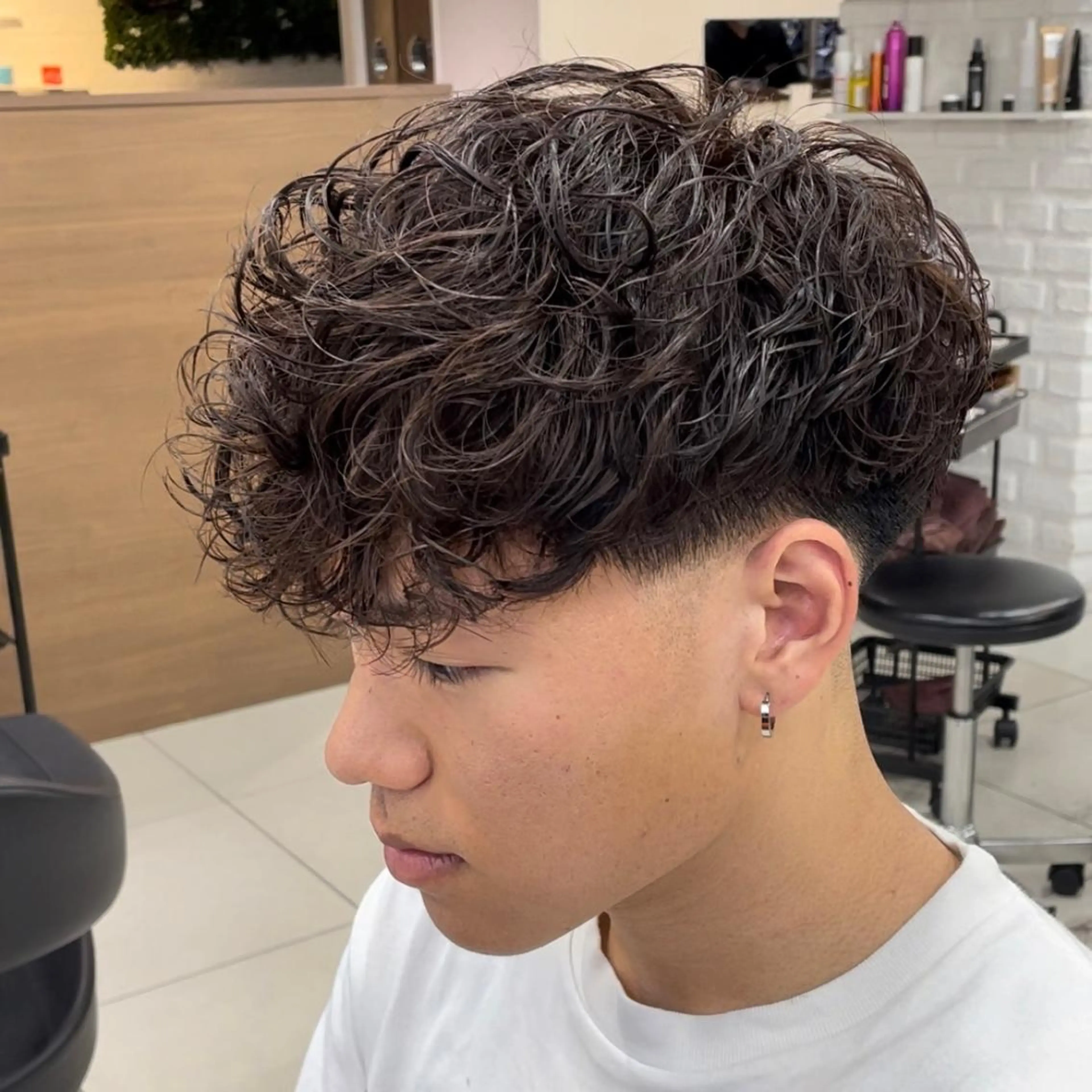 ショート カラー パーマ メンズ メンズパーマ スペインカール 波巻きパーマ フェザーパーマ職人 🪶ryosukeのヘアスタイル