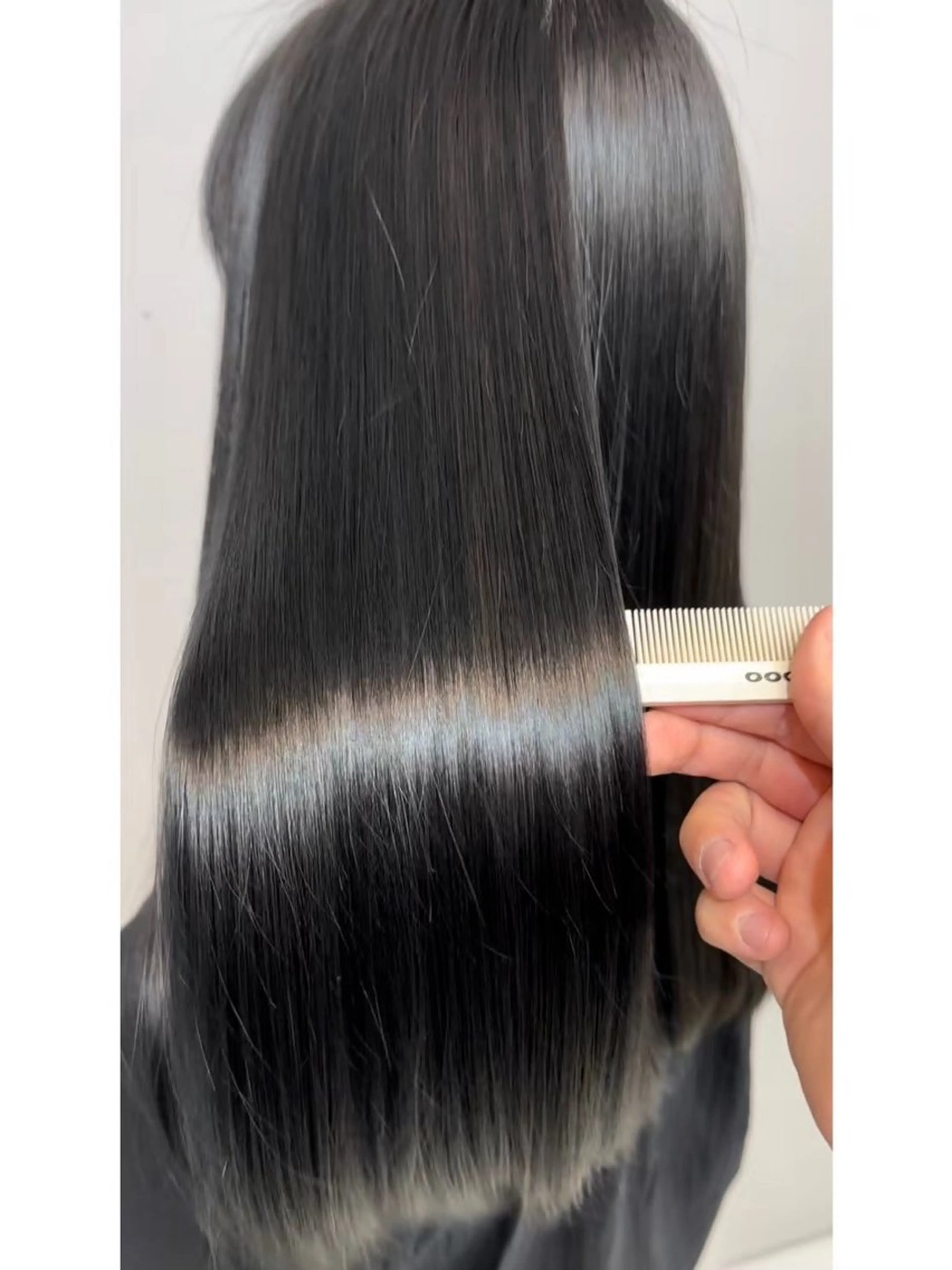 ロング 尾崎 虹美のヘアスタイル