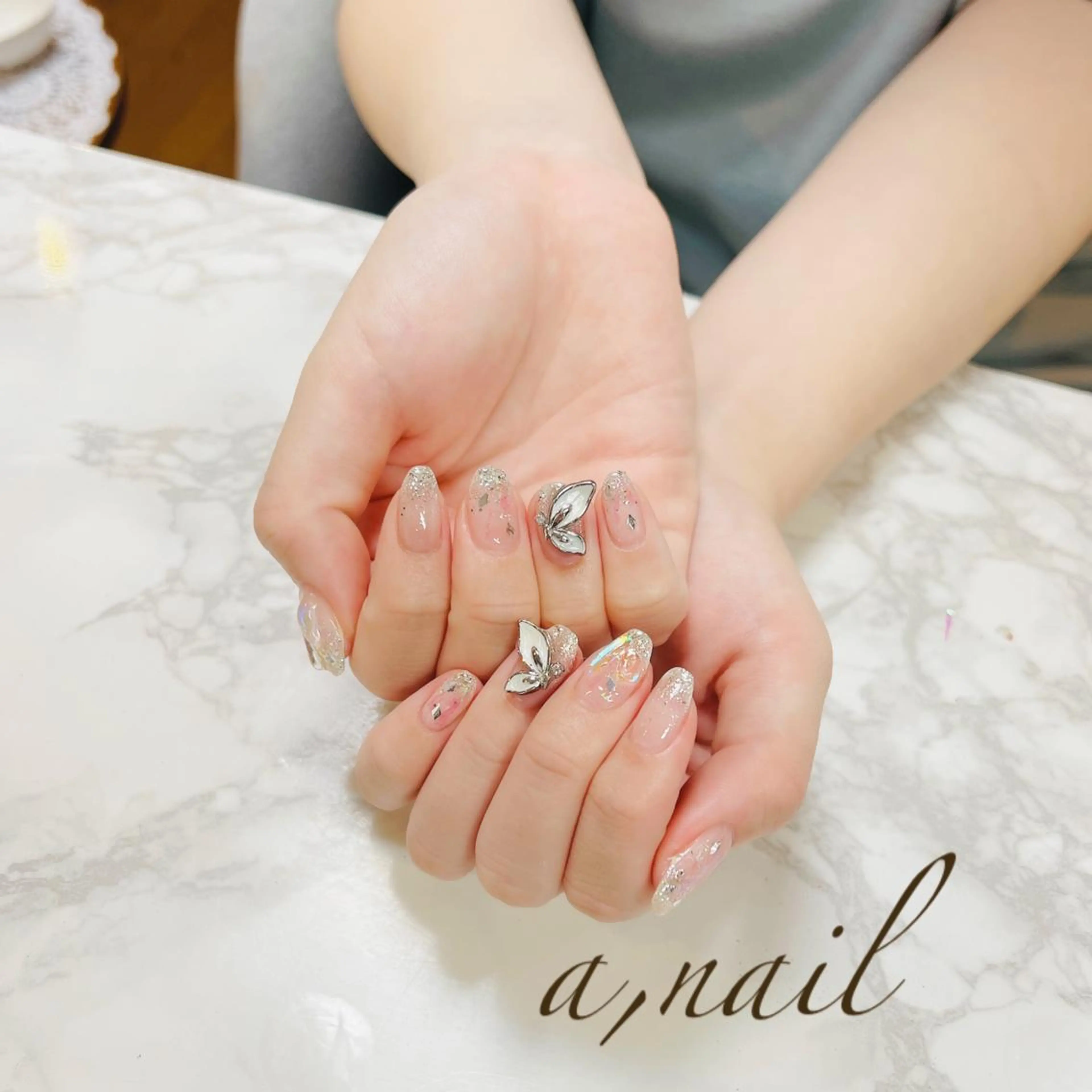 ネイル オーロラネイル フットネイル ジェルネイル グラデーション 氷ネイル・うるうるネイル ハンドネイル ネイルサロン エーネイルのネイルデザイン