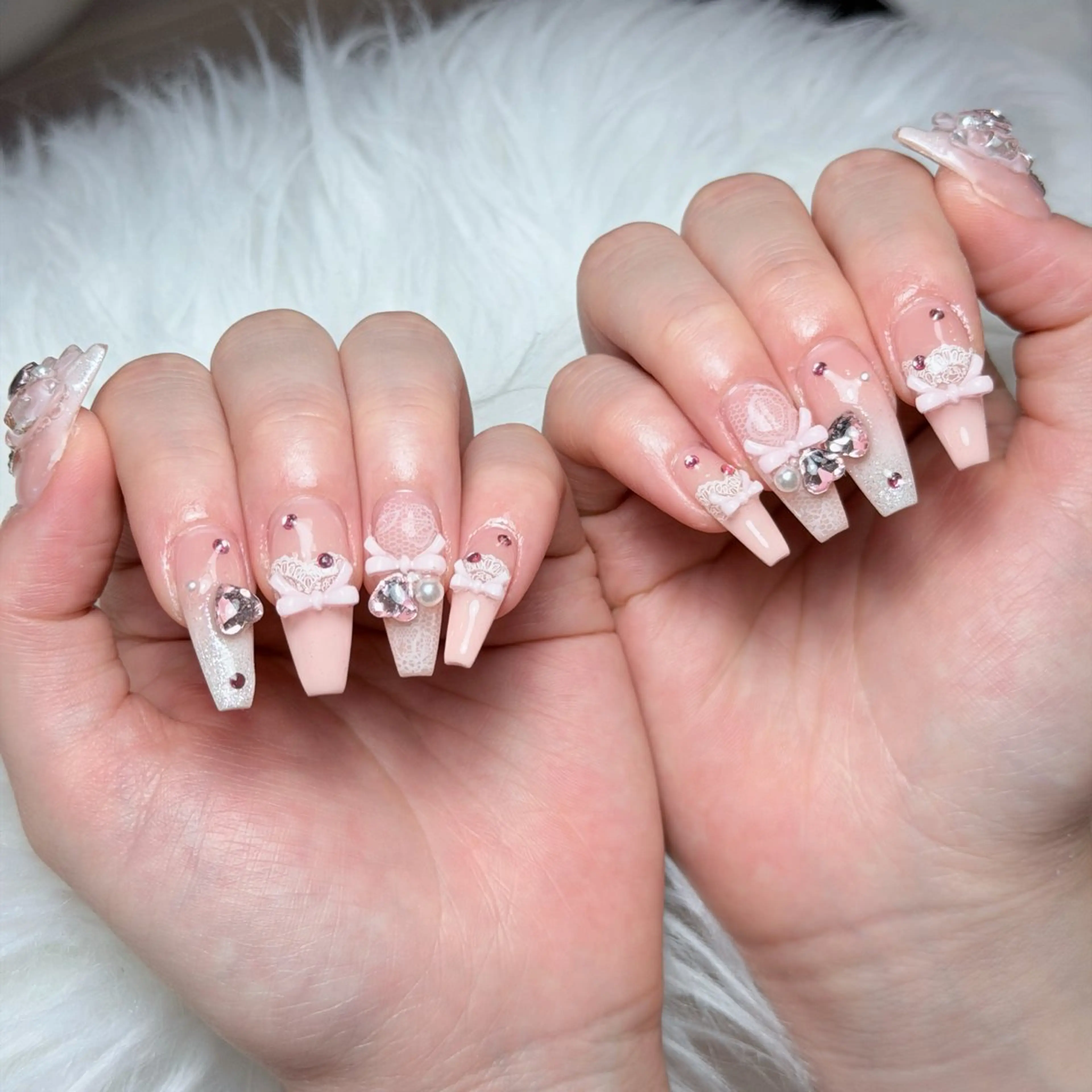 ネイル チークネイル ドット フレンチネイル グラデーション ハート ハンドネイル Julli NailStudioのネイルデザイン