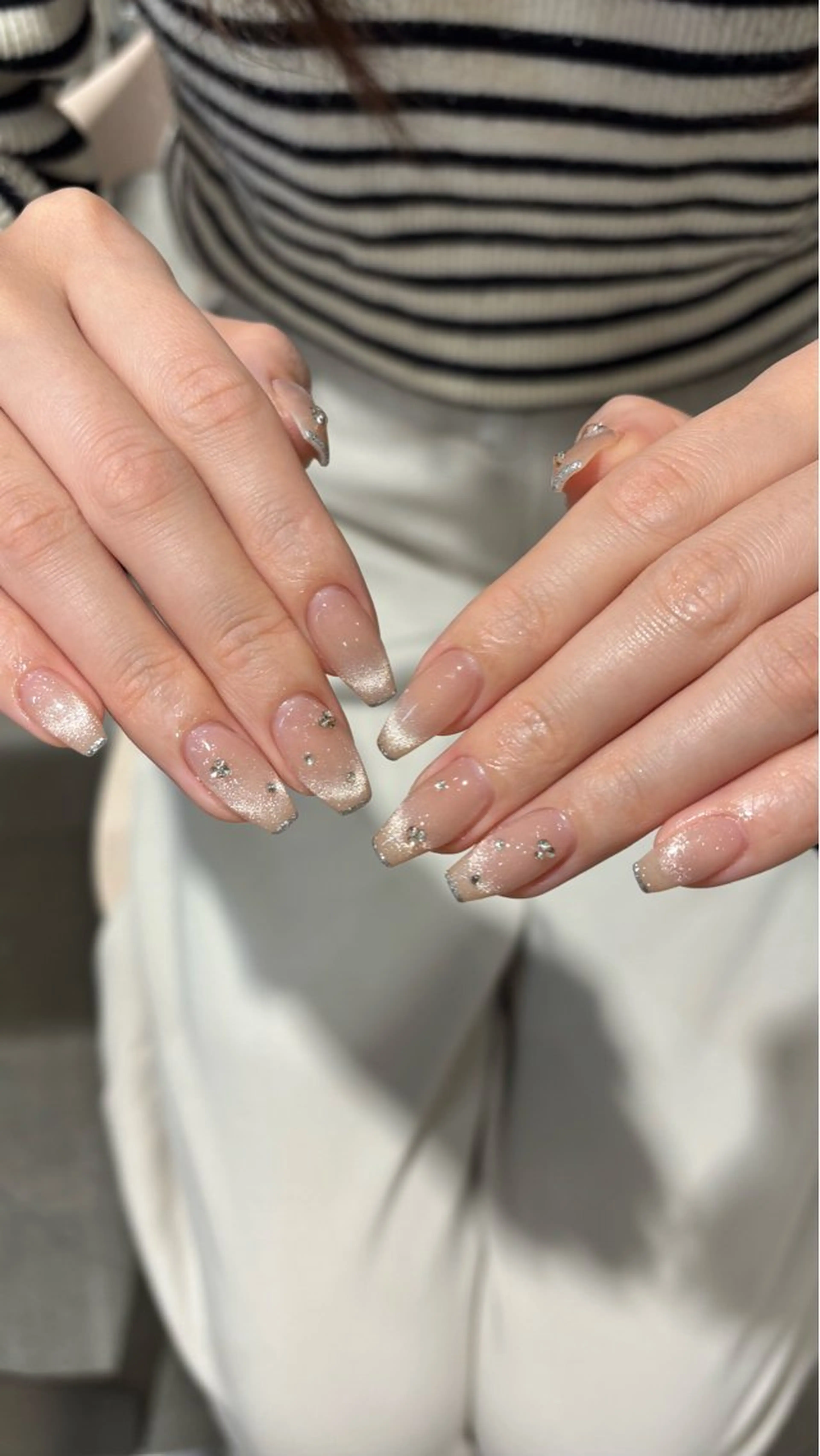 ネイル フレンチネイル 持ち込み ストーンネイル モデル様募集中♡ Kokomi🍮のネイルデザイン