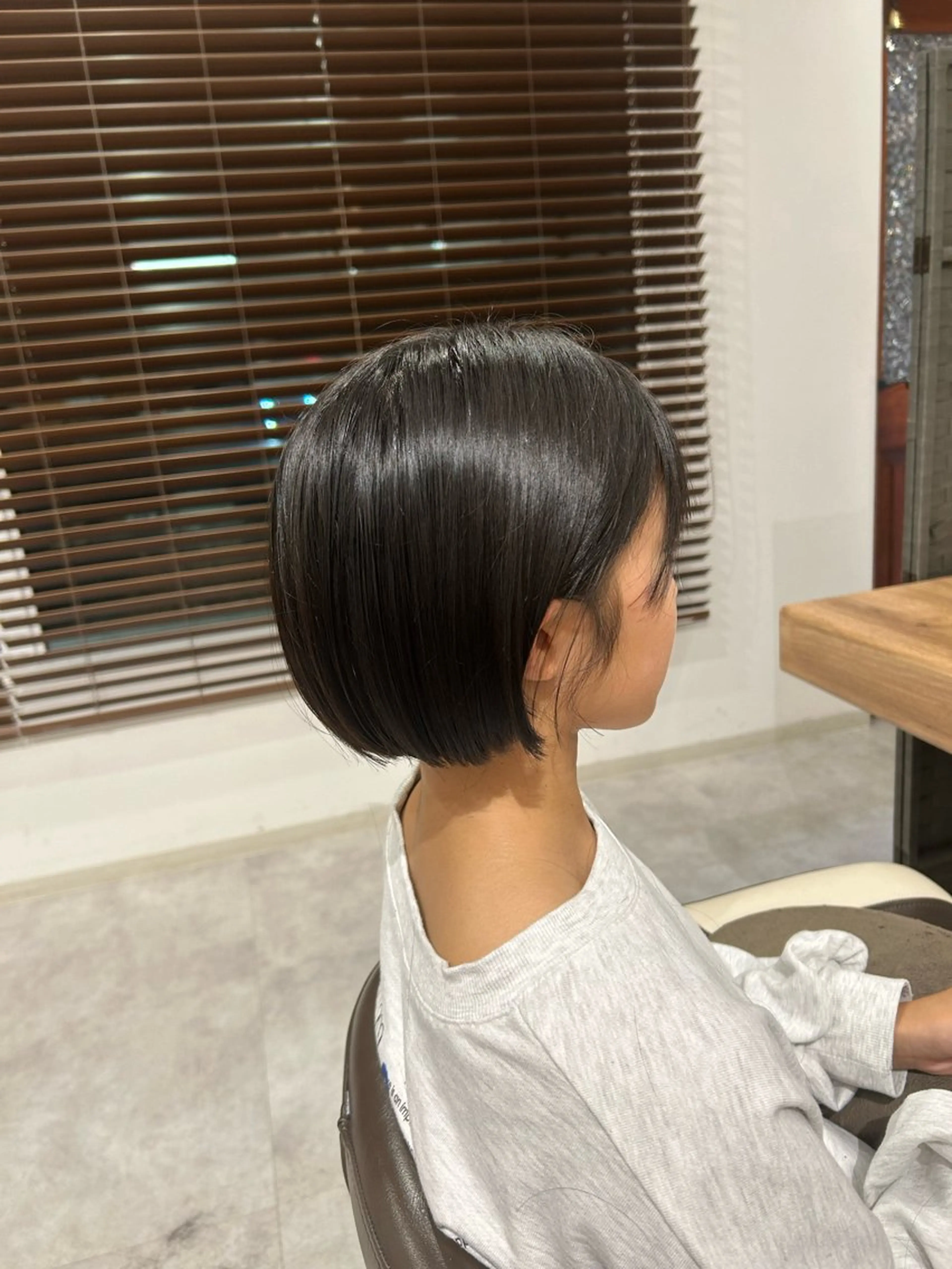 ミディアム no4ナチュラル戸祭所属・山越 美裕樹のヘアスタイル