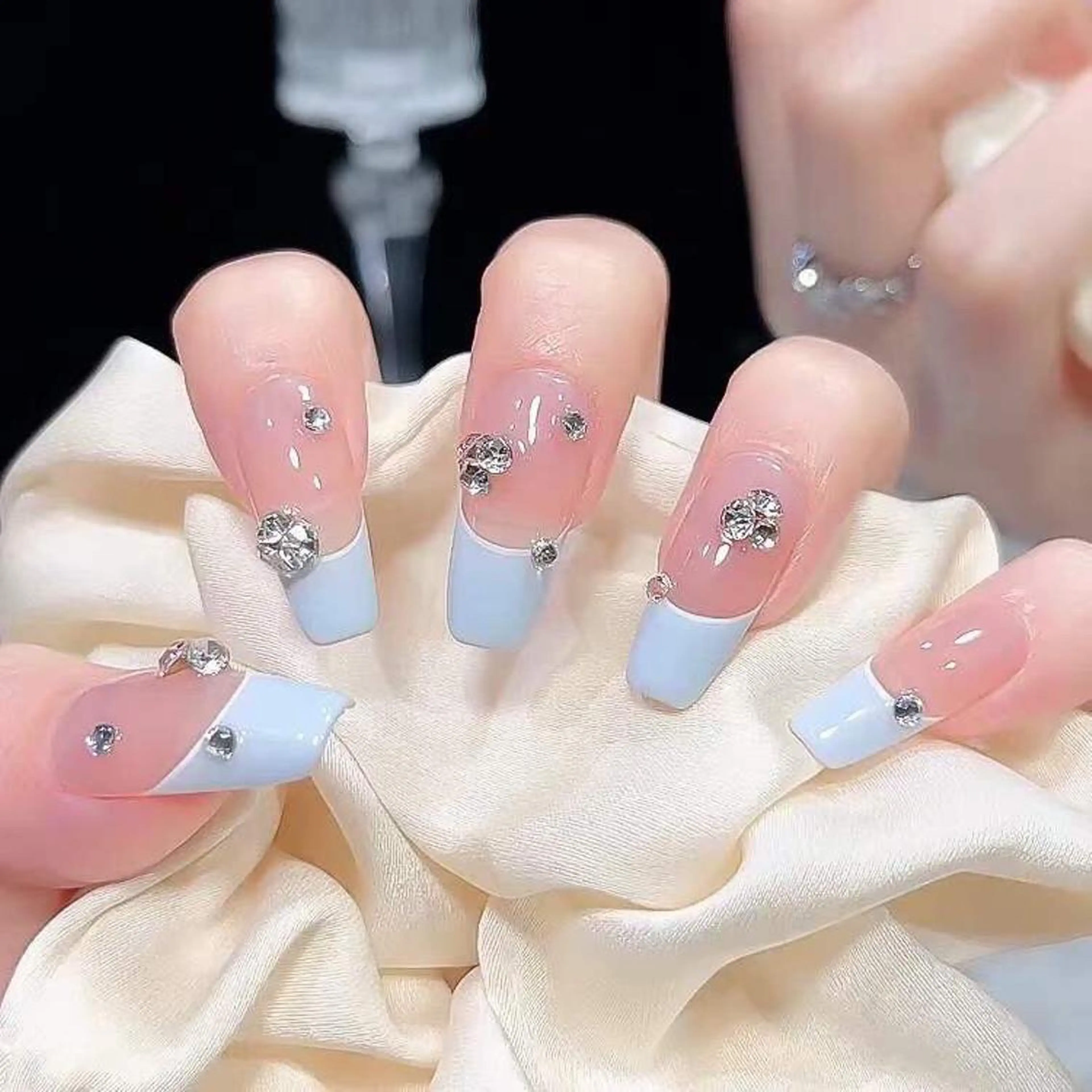 ネイル ハンドネイル MoonNail ユリ🌸のネイルデザイン