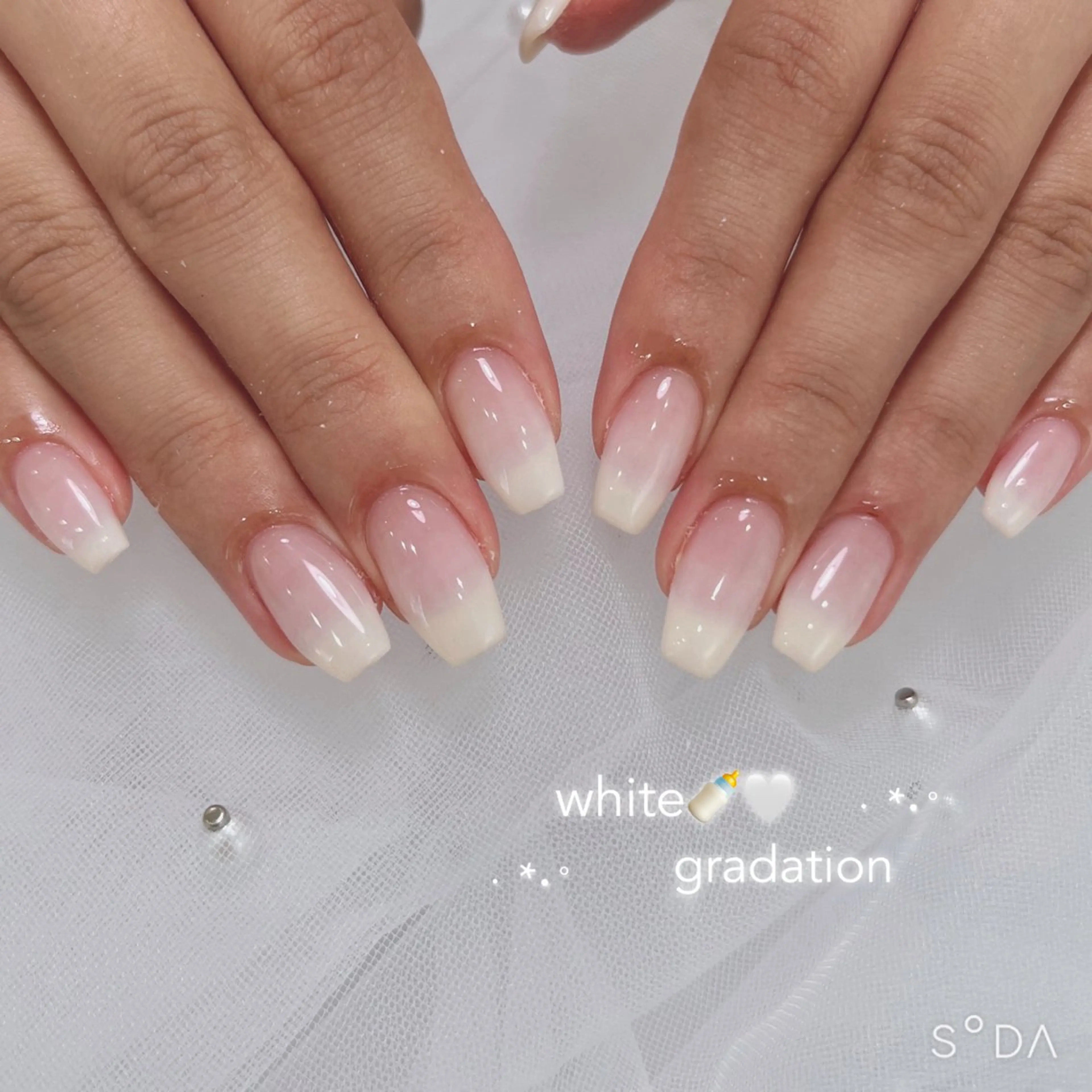 ネイル ホワイト エルバイノリコ加藤 パラジェル取り扱い店のネイルデザイン