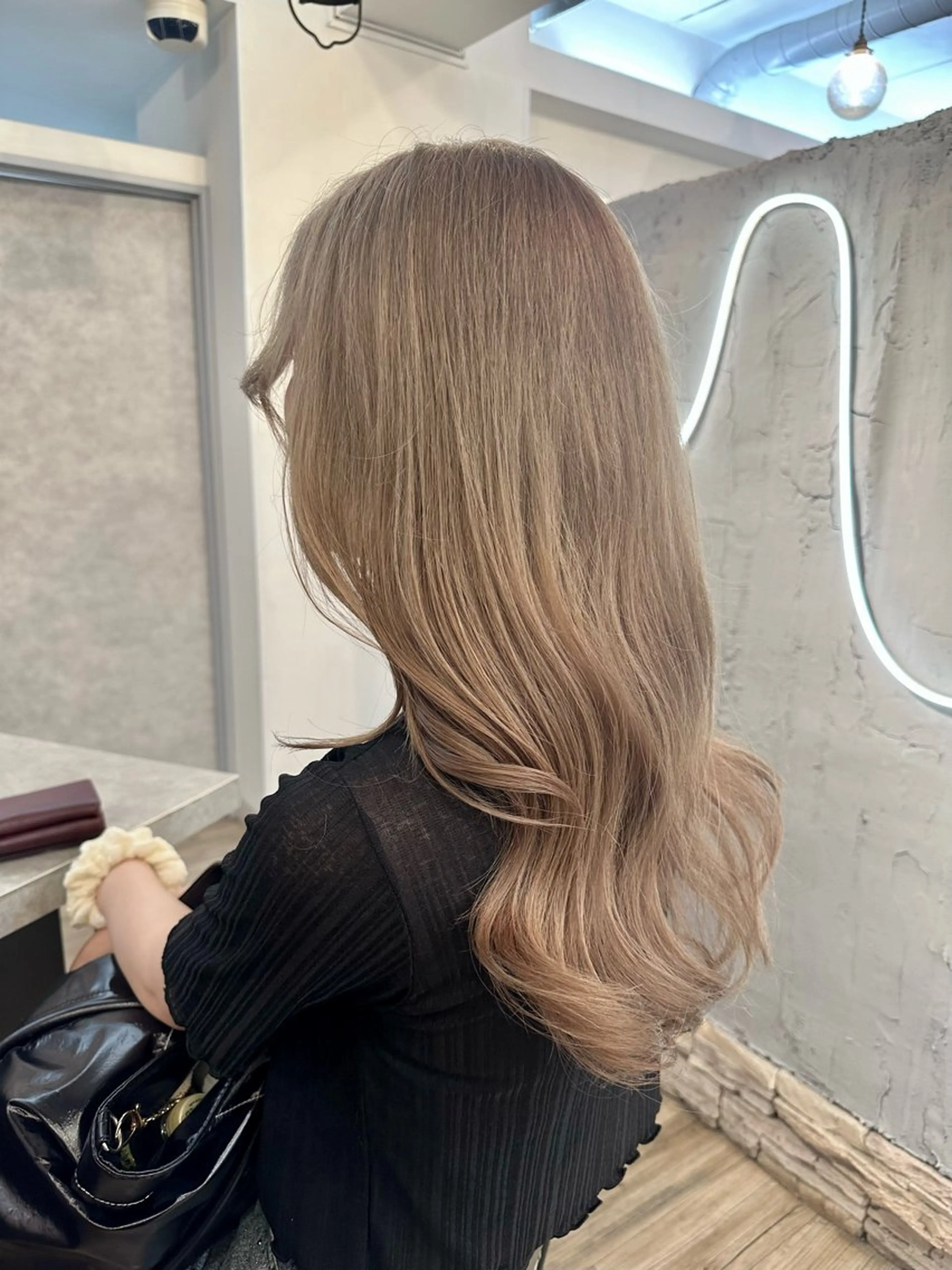 セミロング カラー ベージュカラー 透明感カラー ミルクティーベージュ sato ayaka ｜透明感カラー🫧のヘアスタイル