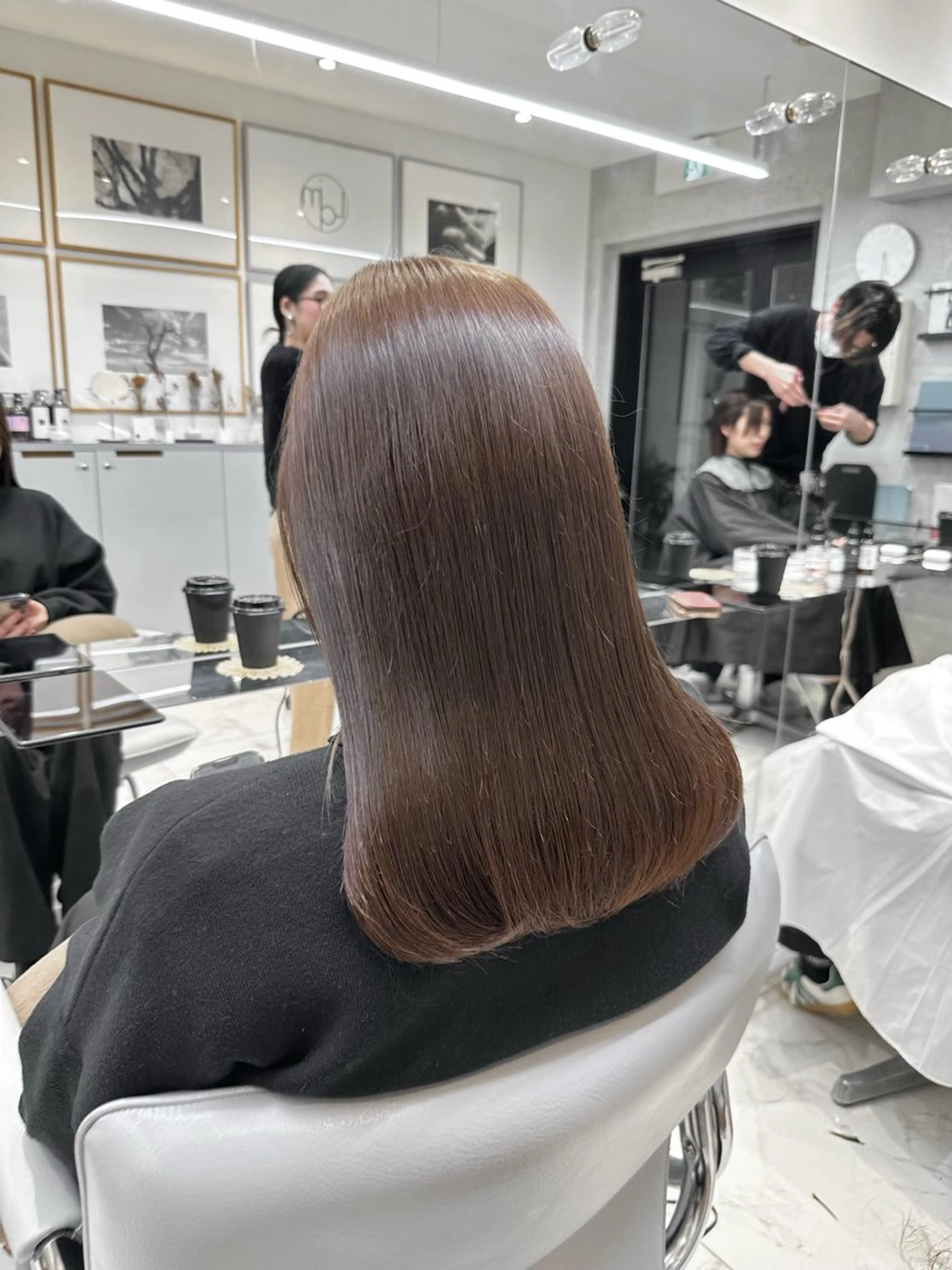 セミロング カラー ヘアカラー トリートメント ヘッドスパ ヘアセット 短めショートカット カットモデルのヘアスタイル