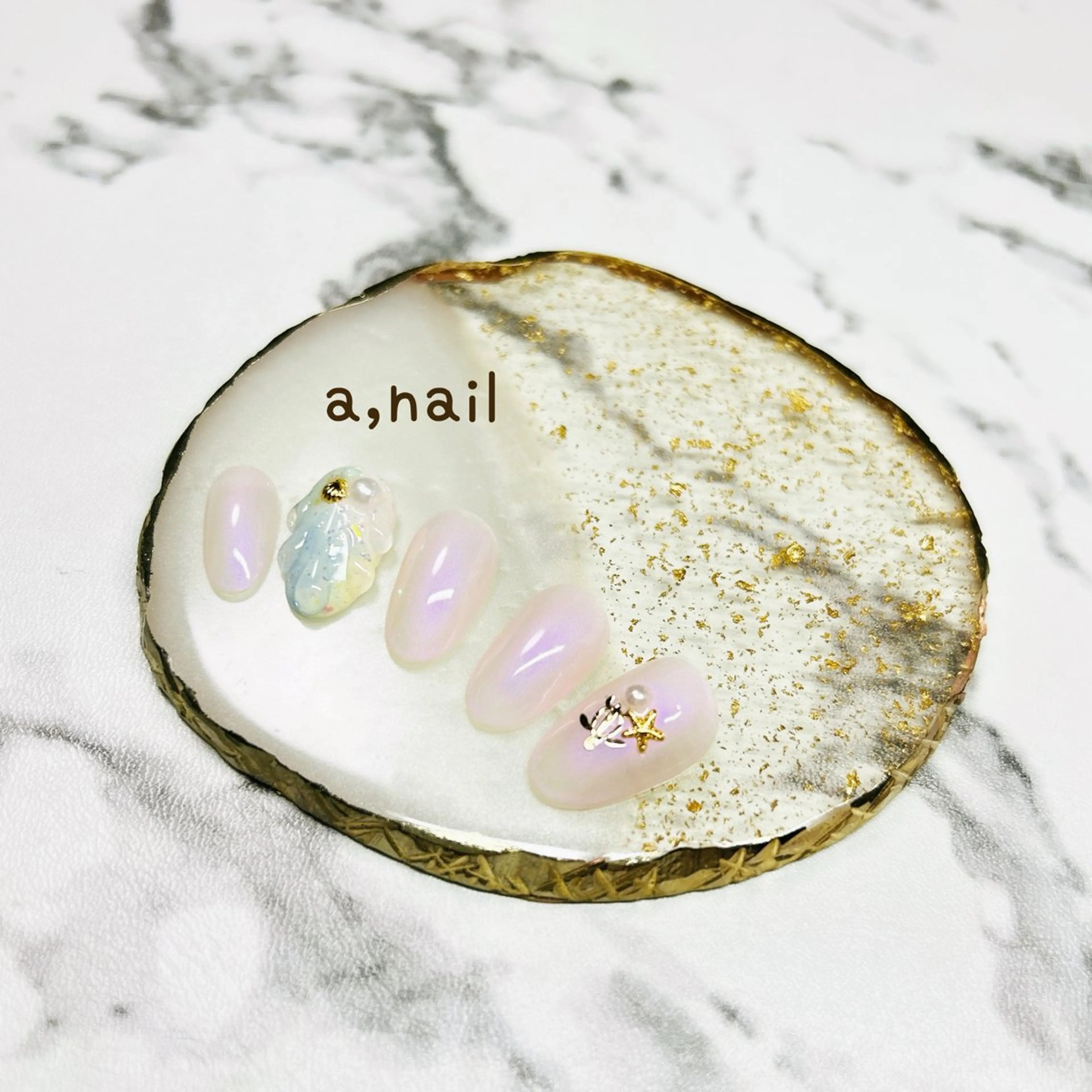 ネイル オーロラネイル キラキラネイル ぷっくりネイル 夏ネイル ハンドネイル ネイルサロン エーネイルのネイルデザイン