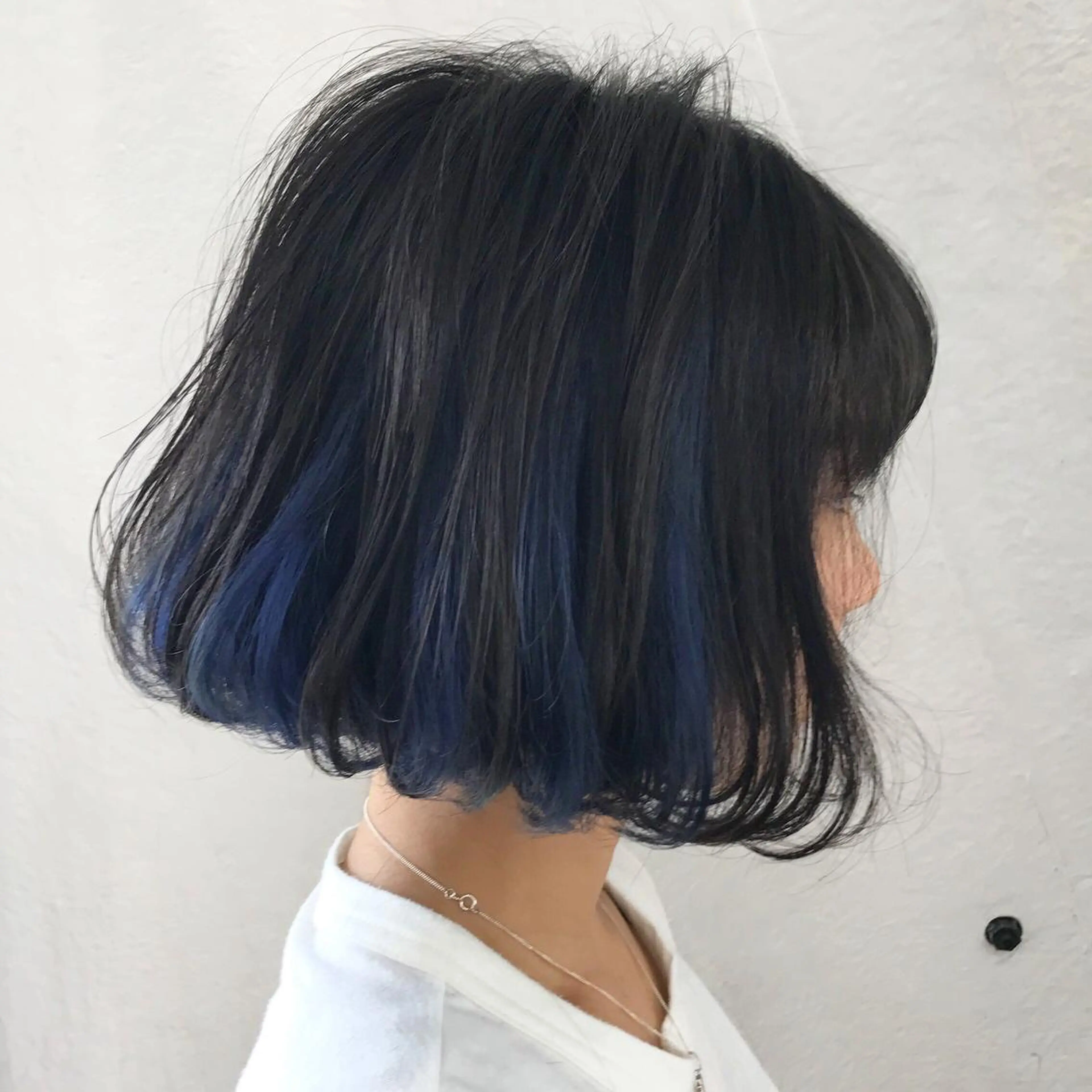 ショート カラー ブリーチ ブルーカラー ネイビーカラー タンバルモリ K-POP好き美容師 🇰🇷Kai.Yのヘアスタイル