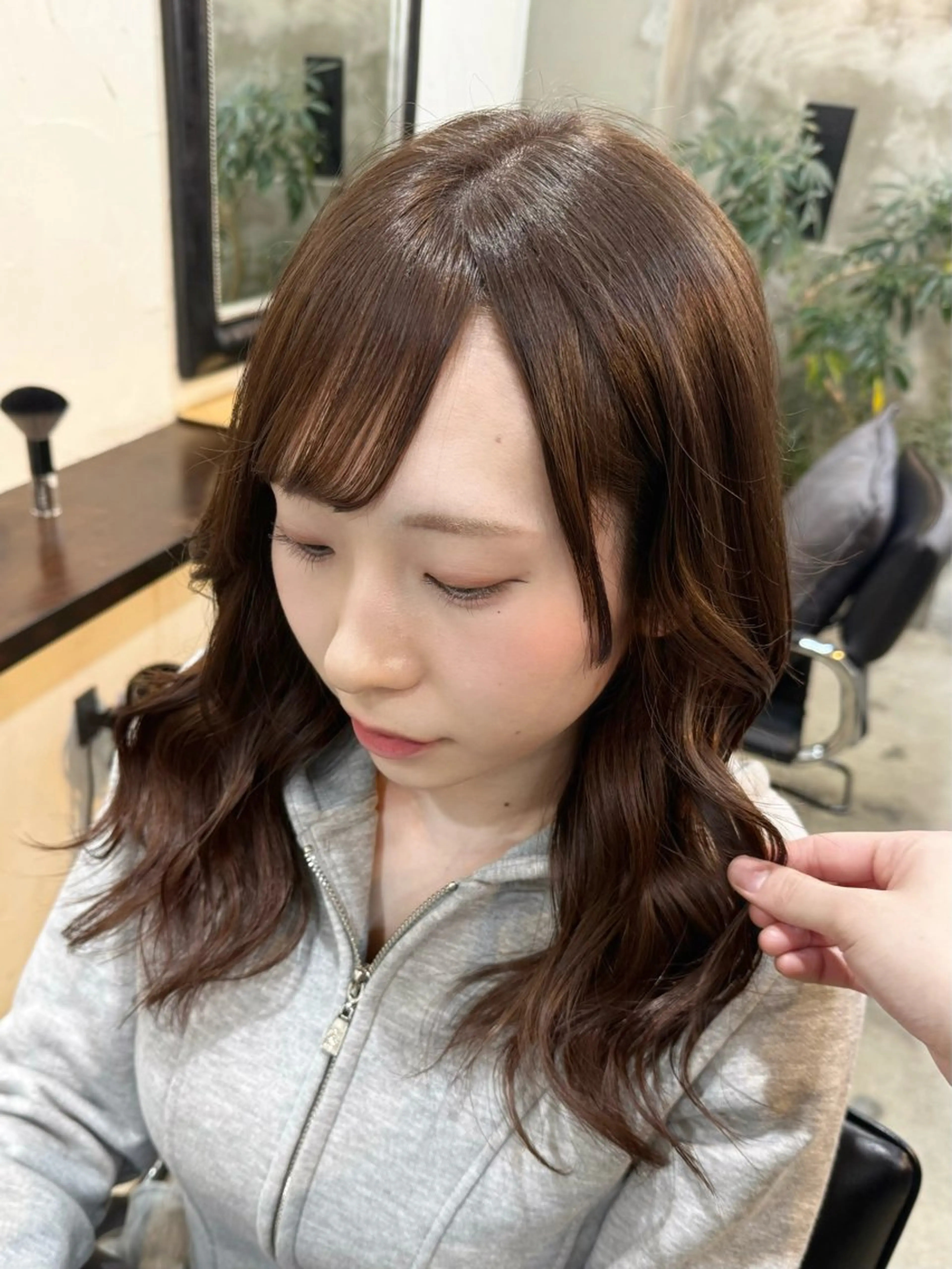 セミロング カラー ブラウンカラー ショコラブラウン ココアブラウン ヘアカラー トリートメント 三條 朋香のヘアスタイル