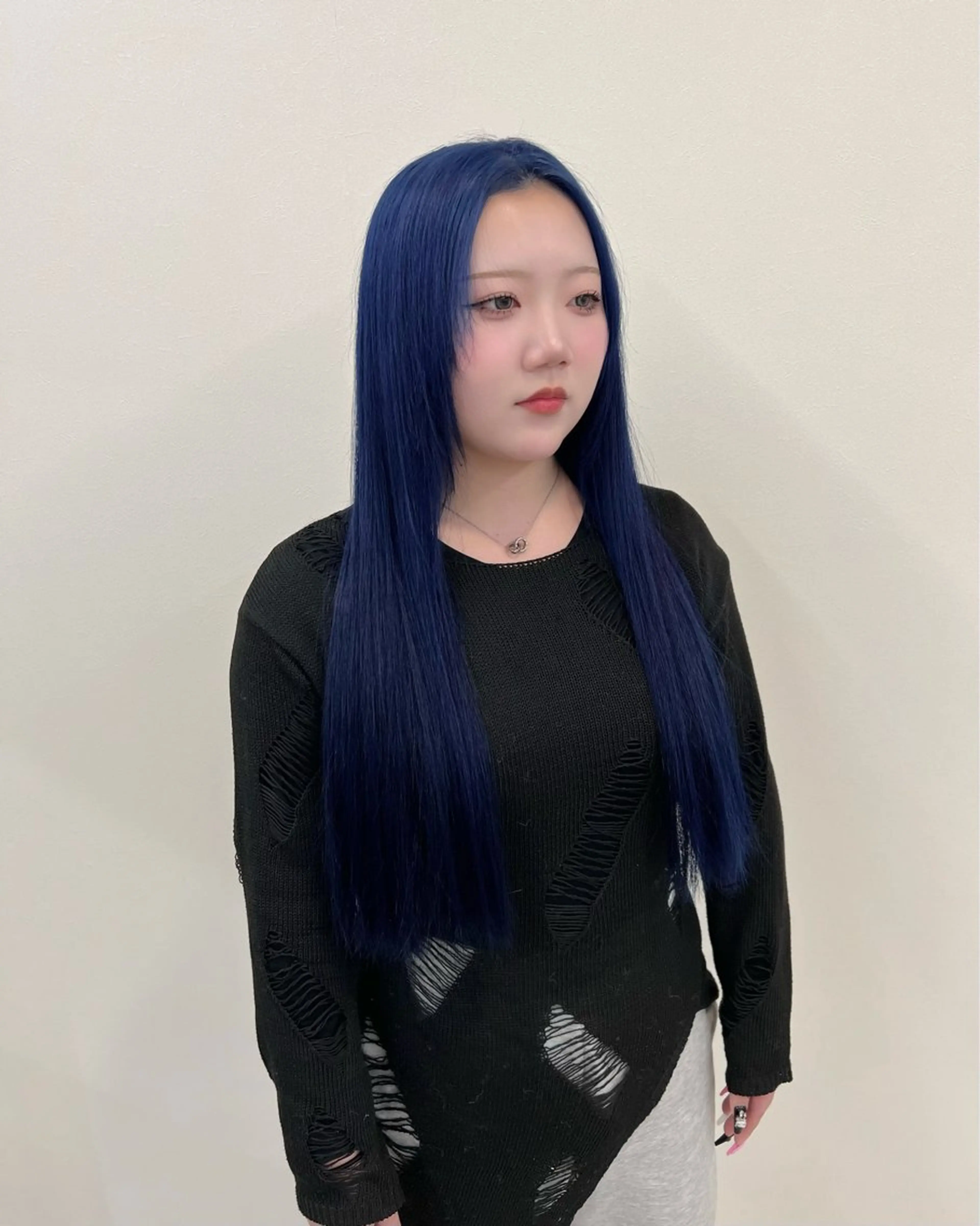 ロング カラー 黒髪 ブリーチ ブルーカラー ブルーブラック ネイビーカラー ヘアカラー ブリーチカラー🦋‪ 田中さくらのヘアスタイル