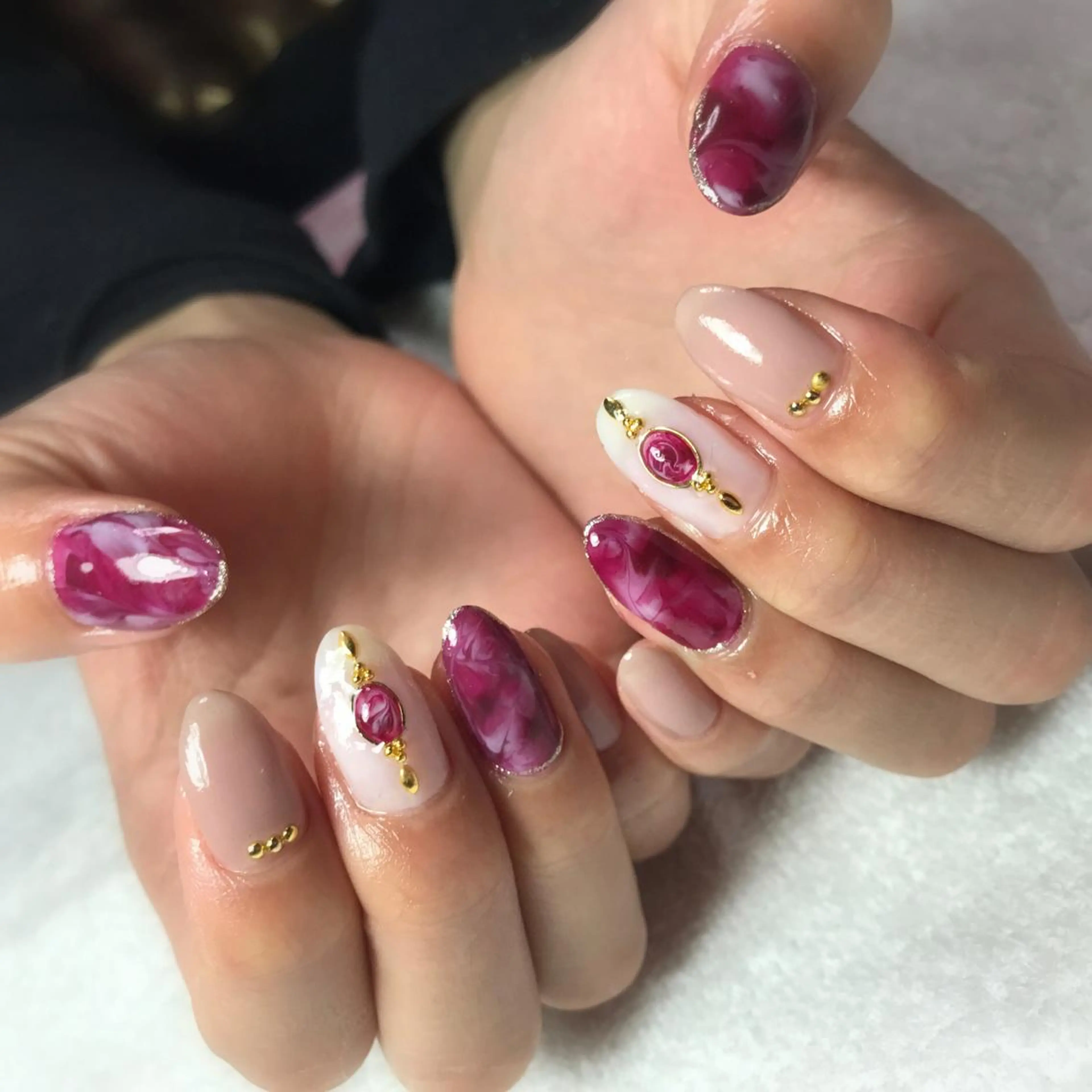 ネイル ボルドー ロングネイル 大理石ネイル(マーブル) ホワイト Era nailのネイルデザイン