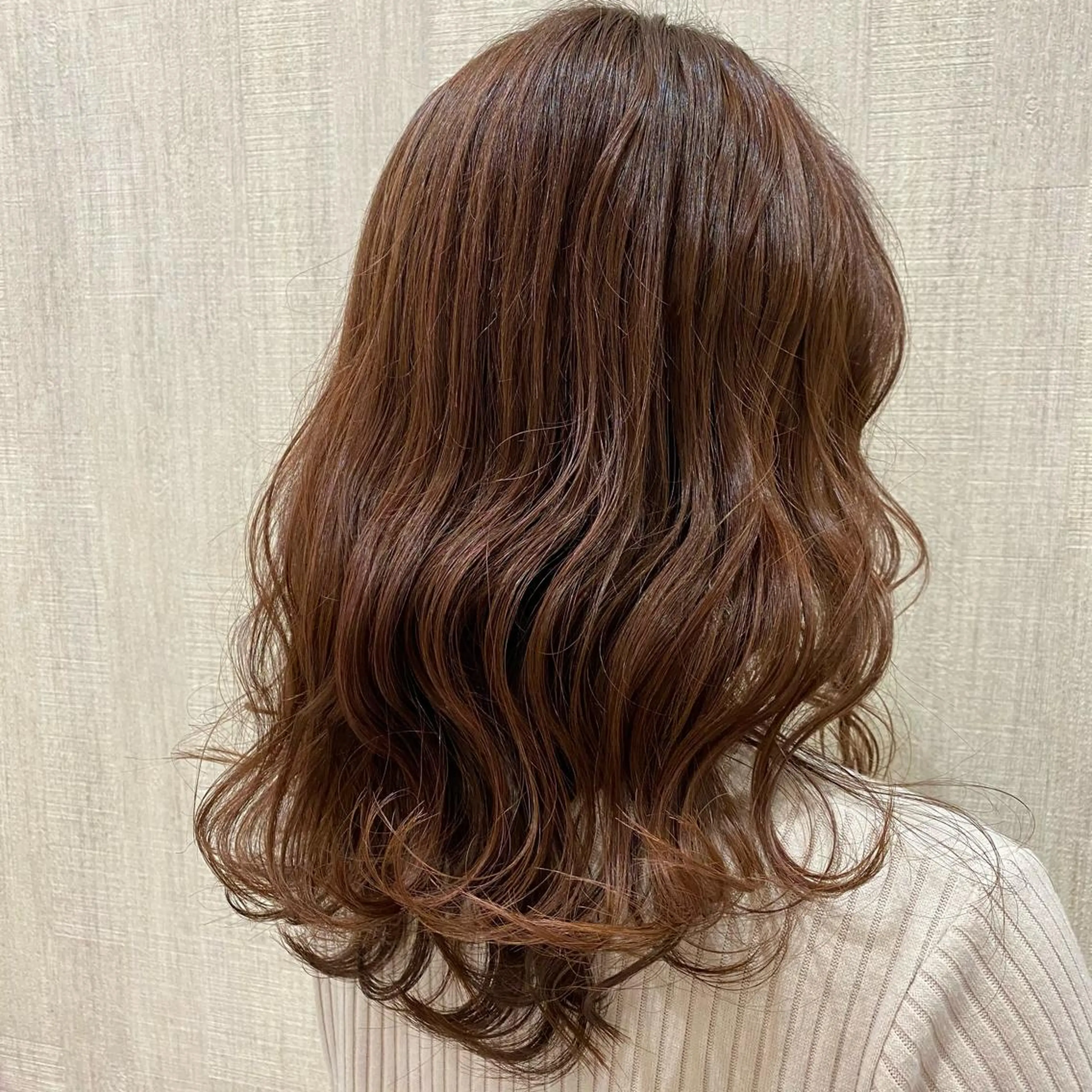 ミディアム カラー カット ヘアカラー トリートメント 🫧透け感⋆艶髪💎 山口アヤカのヘアスタイル