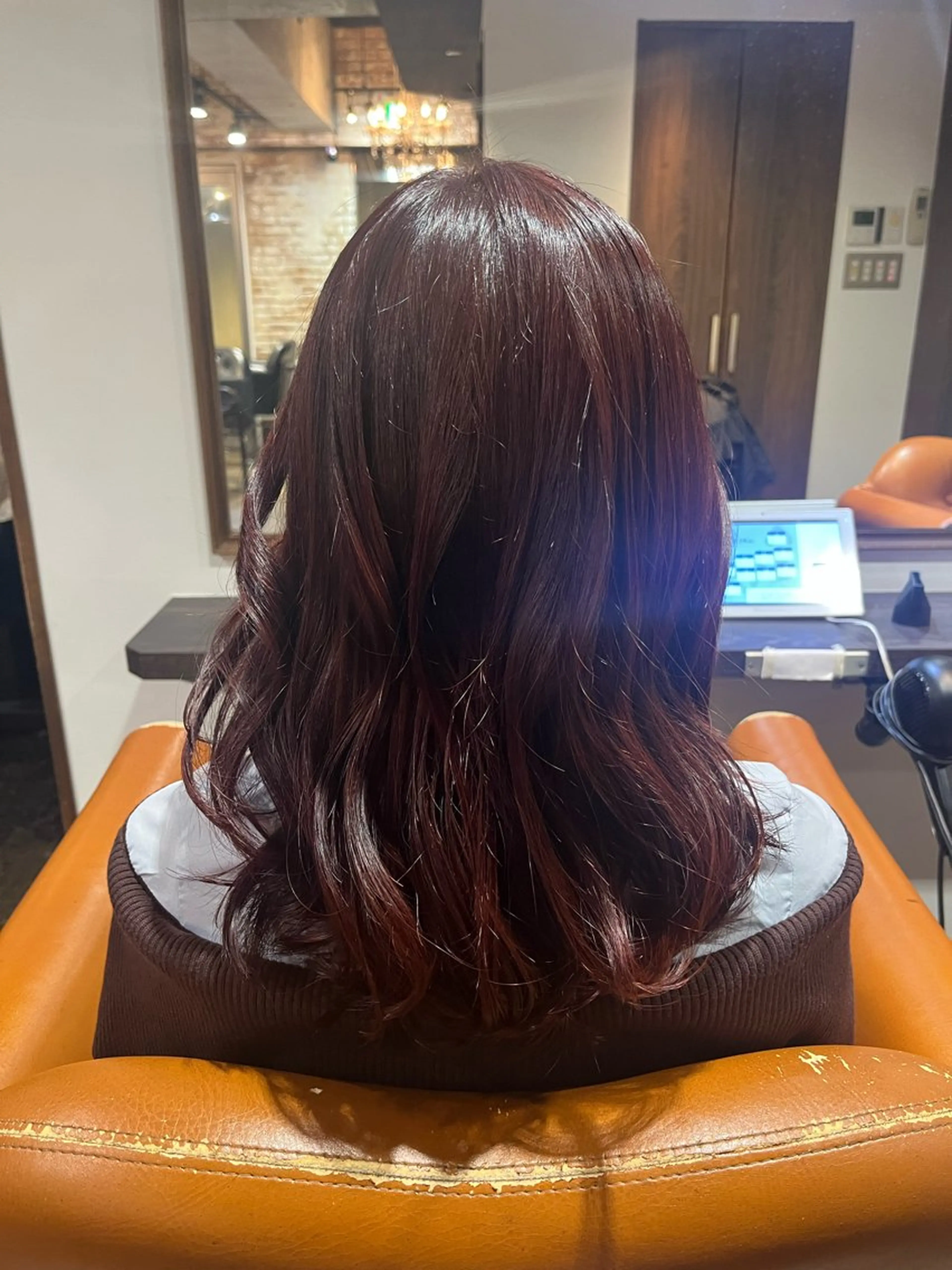 セミロング カラー 小泉 ゆあのヘアスタイル