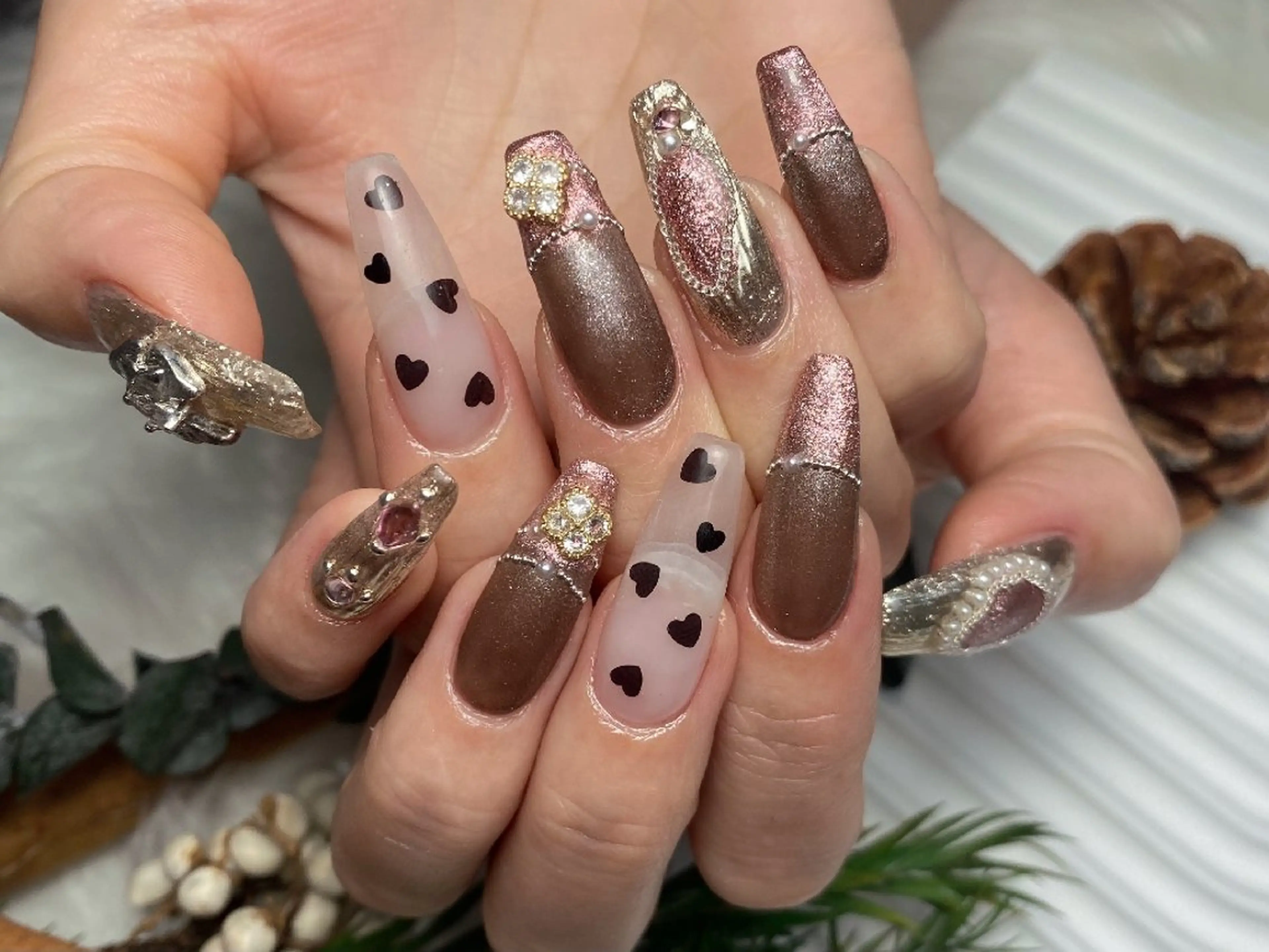 ネイル フラワーネイル フットネイル ガーリー キラキラネイル ラメ(グリッター) ハンドネイル UM Nail Salonのネイルデザイン