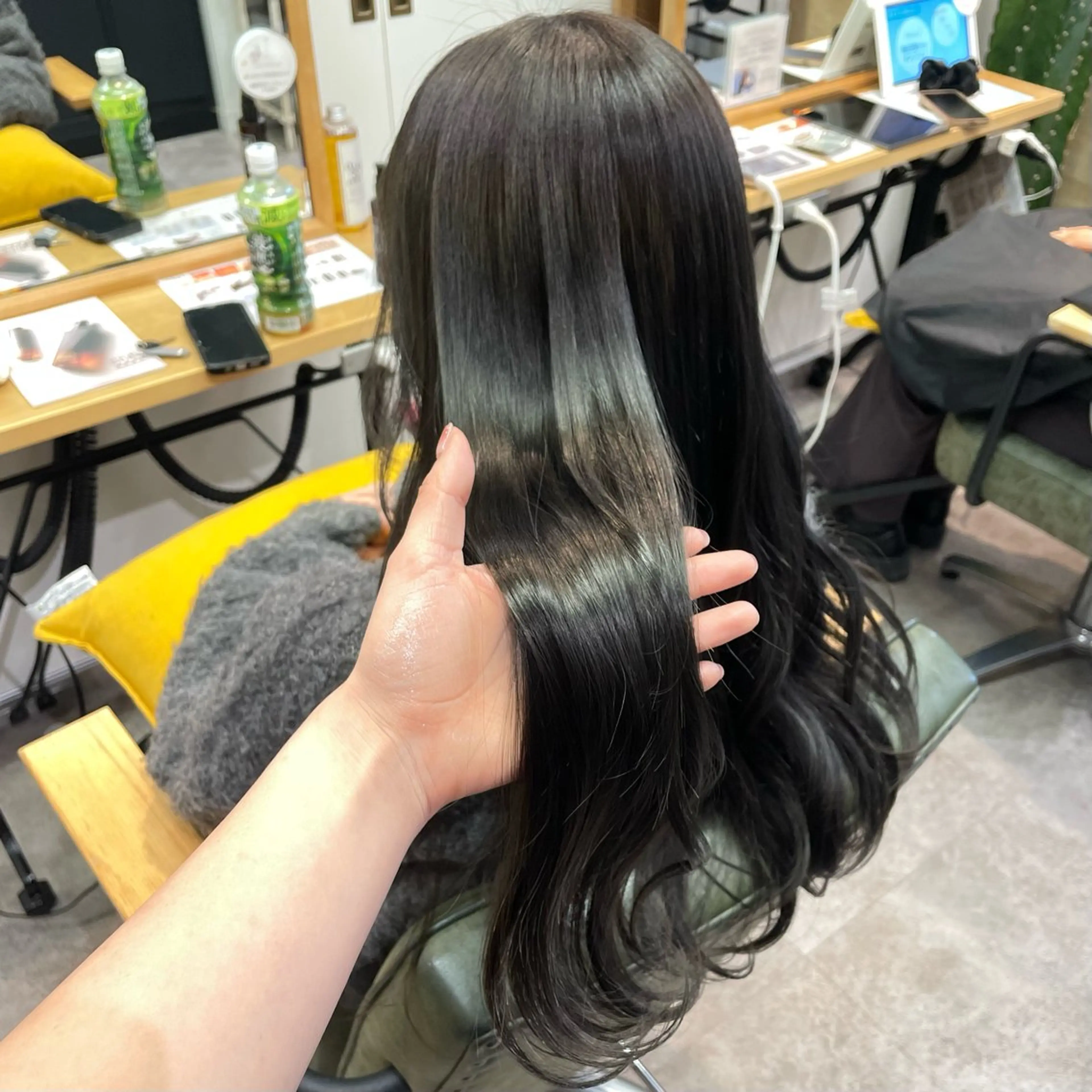 カラー グレージュ オリーブグレージュ オリーブグレー 艶カラー🪡髪質改善 アレンジ🎀airiのヘアスタイル