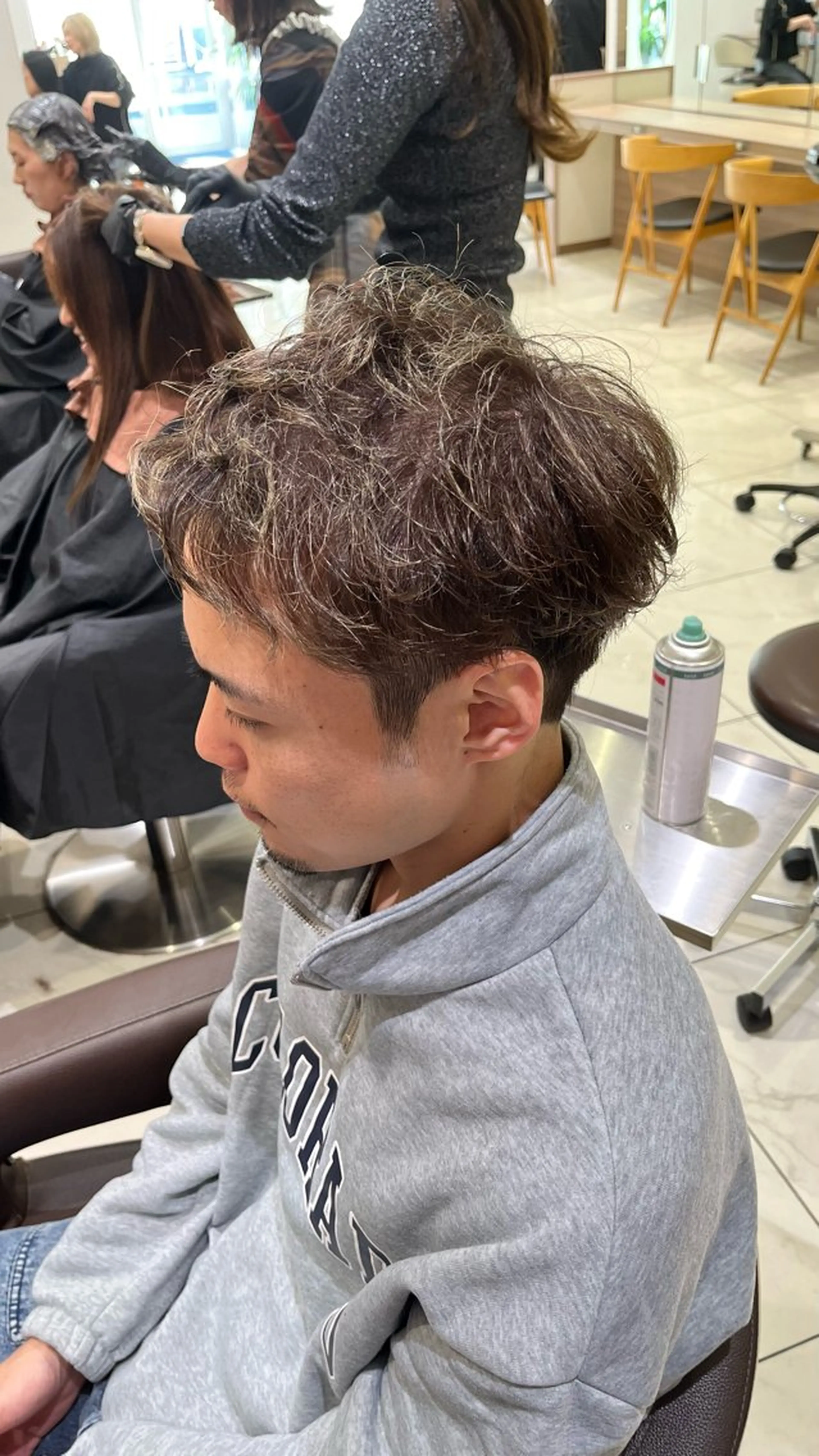 パーマ メンズ メンズブリーチ センターパート フェードカット マッシュ メンズパーマ 【メンズパーマ✨️ 髪質改善矯正】岩城のヘアスタイル