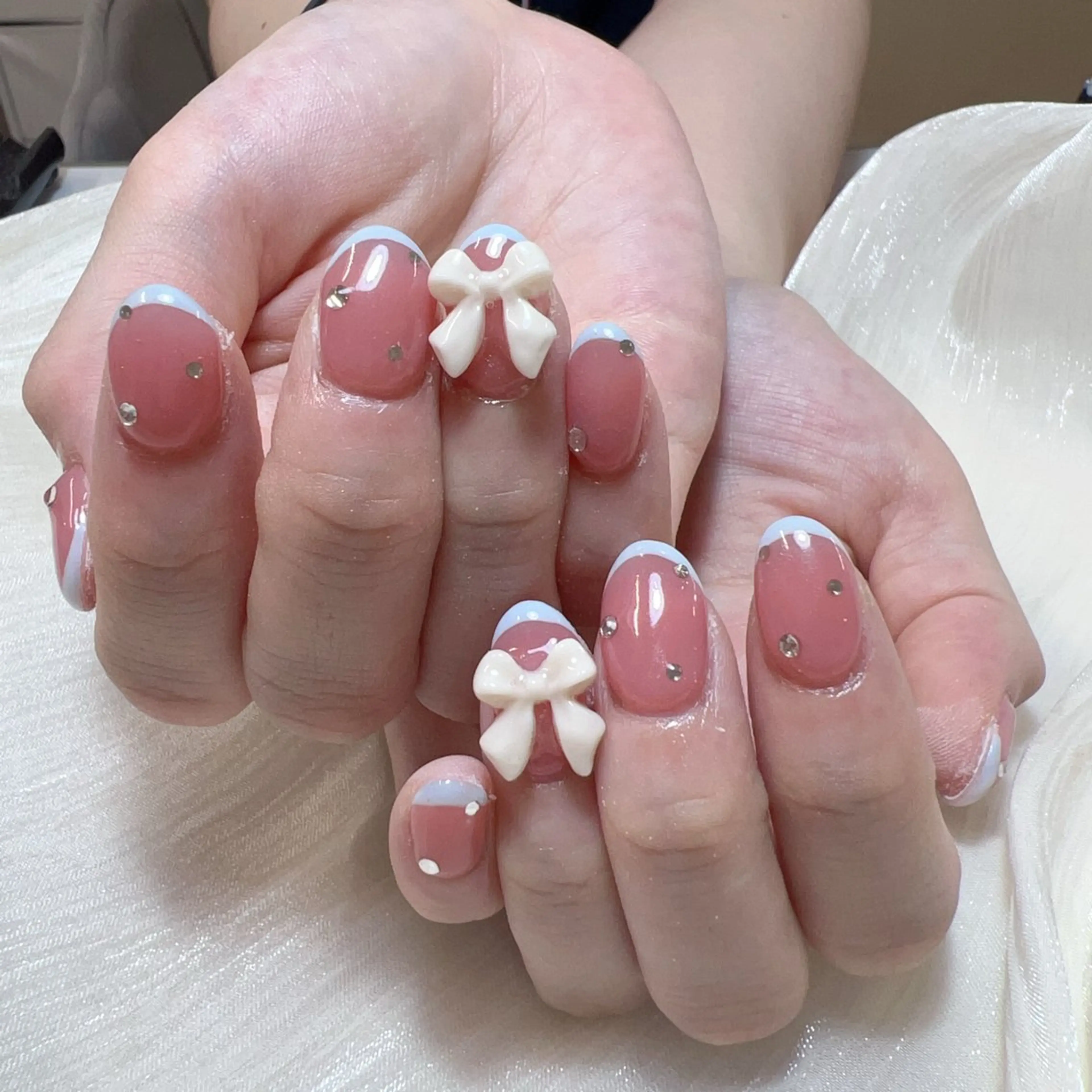 ネイル オーロラネイル ガーリー ハート 韓国ネイル マグネットネイル ハンドネイル 🎀nana🫧 ワンホンネイル🎀のネイルデザイン