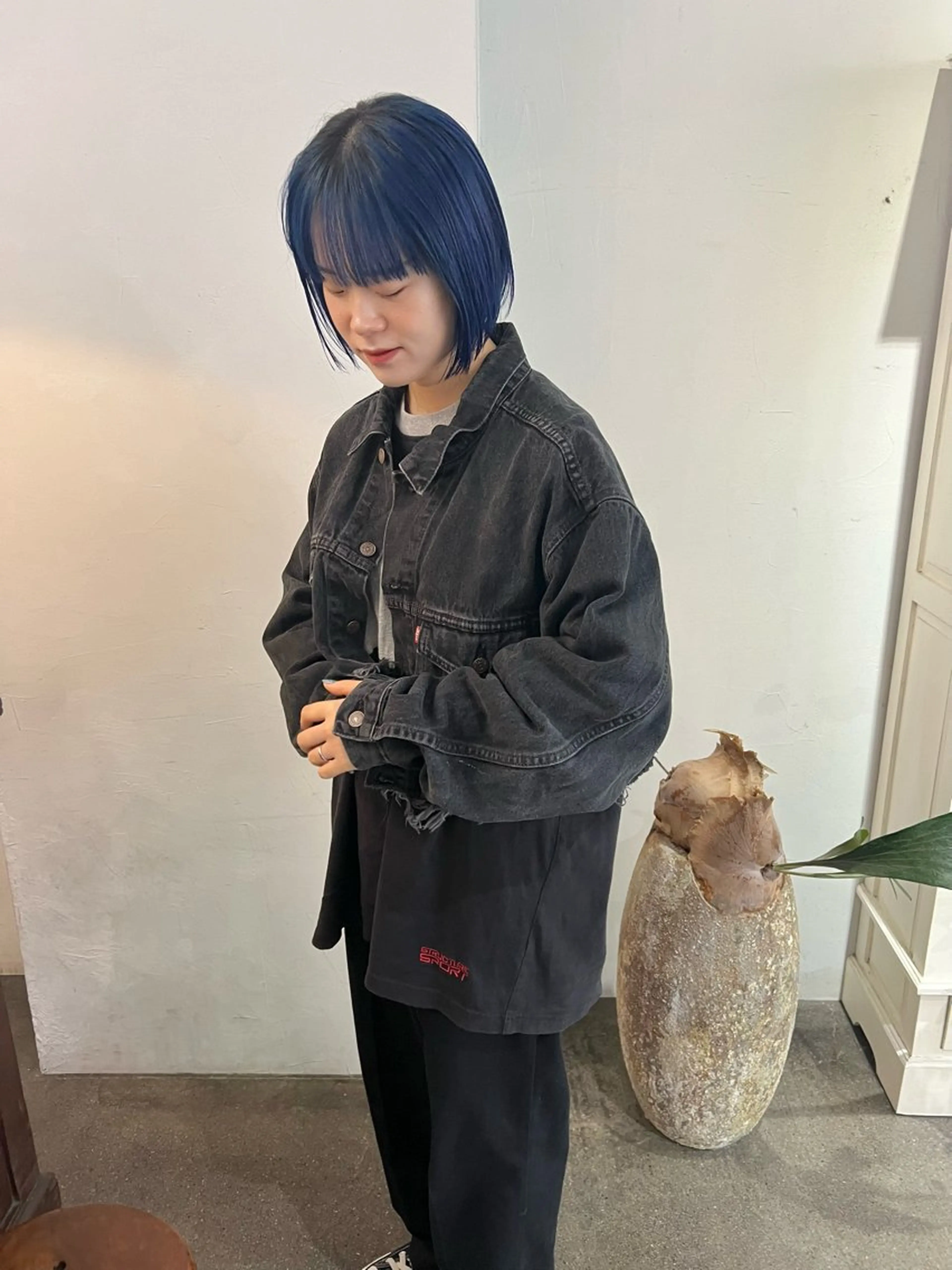 ショート カラー ブリーチ ケアブリーチ ハイトーンカラー ネイビーカラー ボブ カット ヘアカラー 千葉 郁也のヘアスタイル