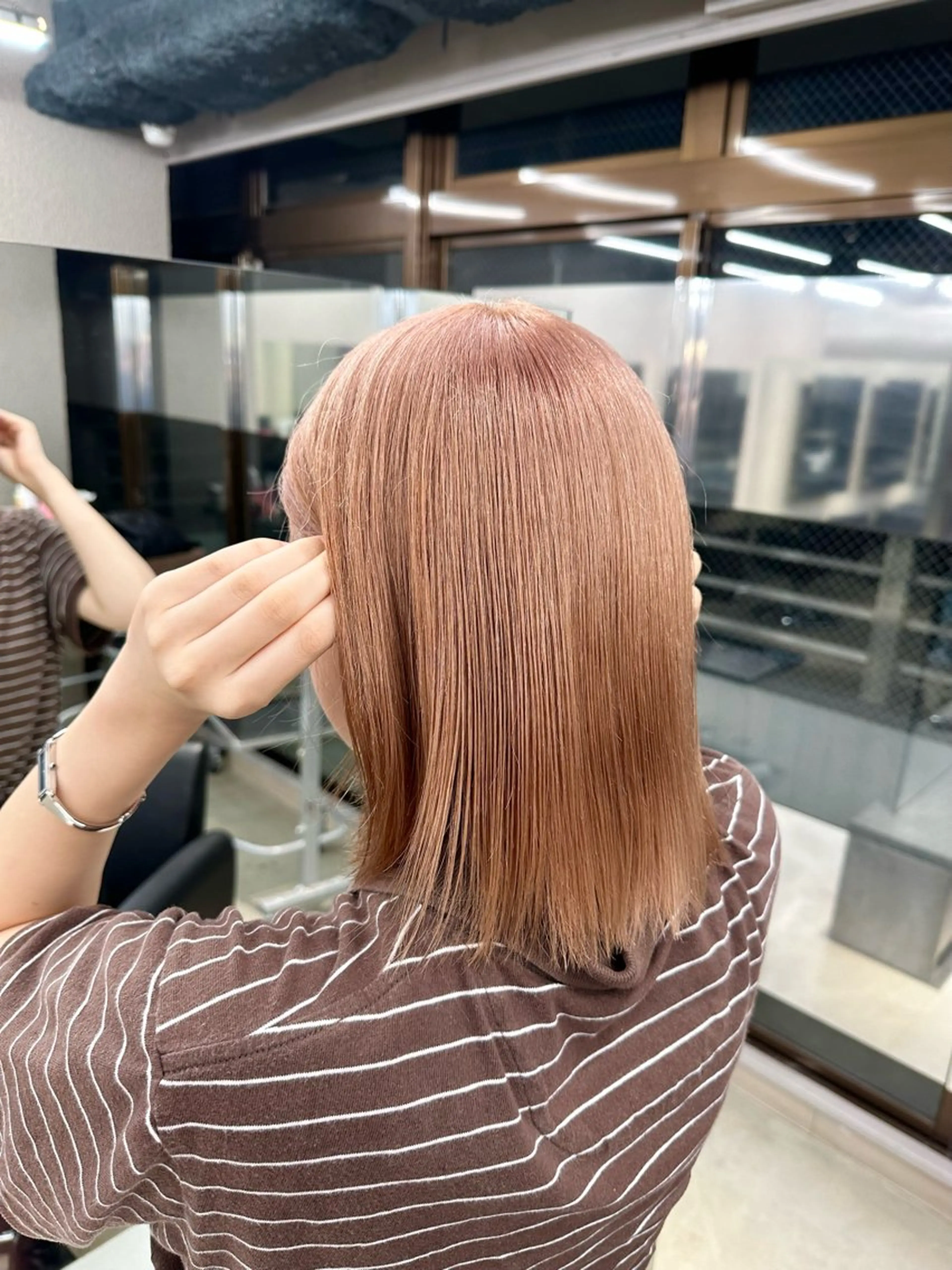 ミディアム カラー ブリーチ レイヤーカット トリートメント ヘアカラー ハイトーン/ ブリーチ/縮毛矯正のヘアスタイル