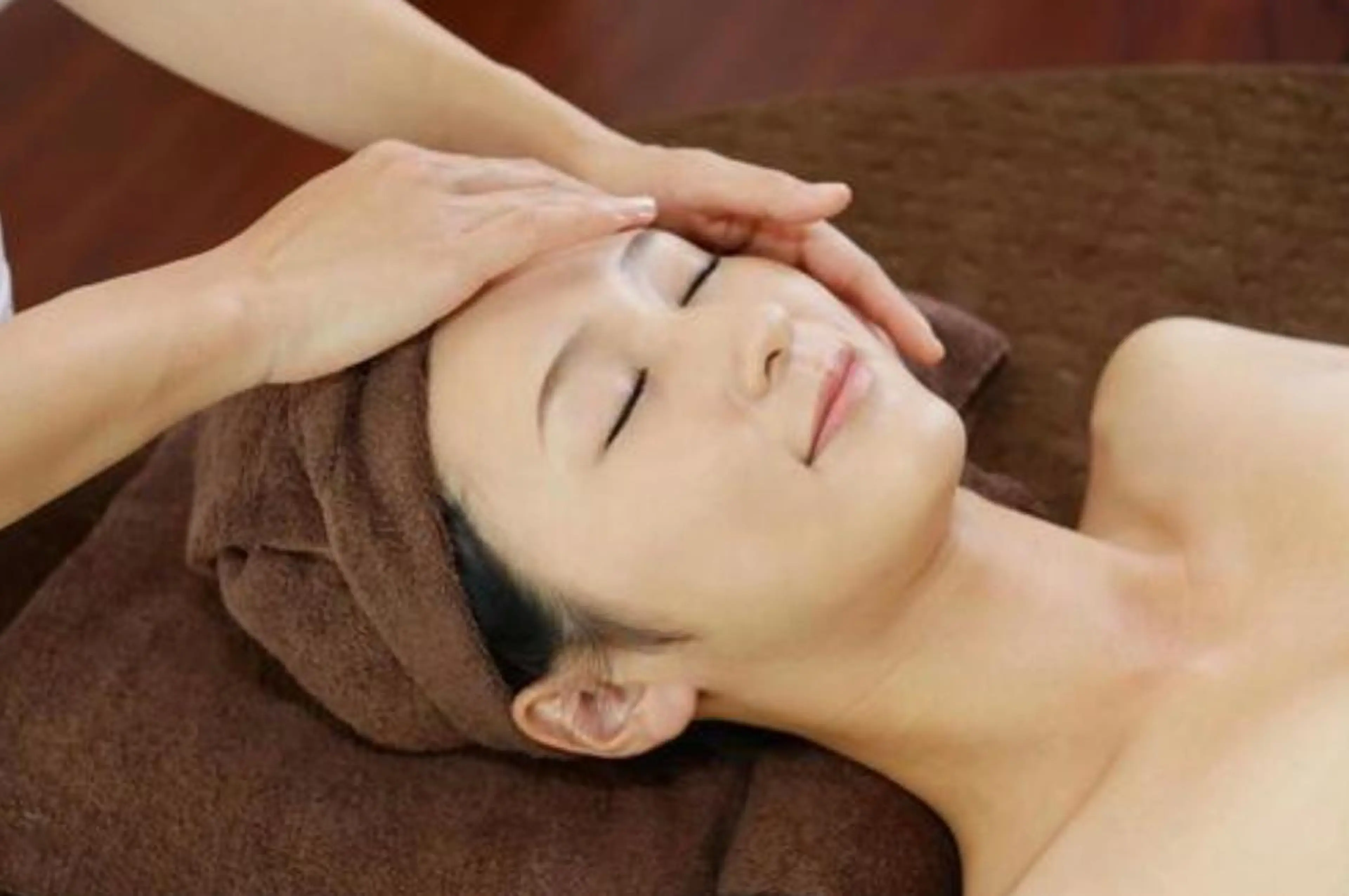 フェイシャルエステ40分＋メイク仕上げ２０分の写真