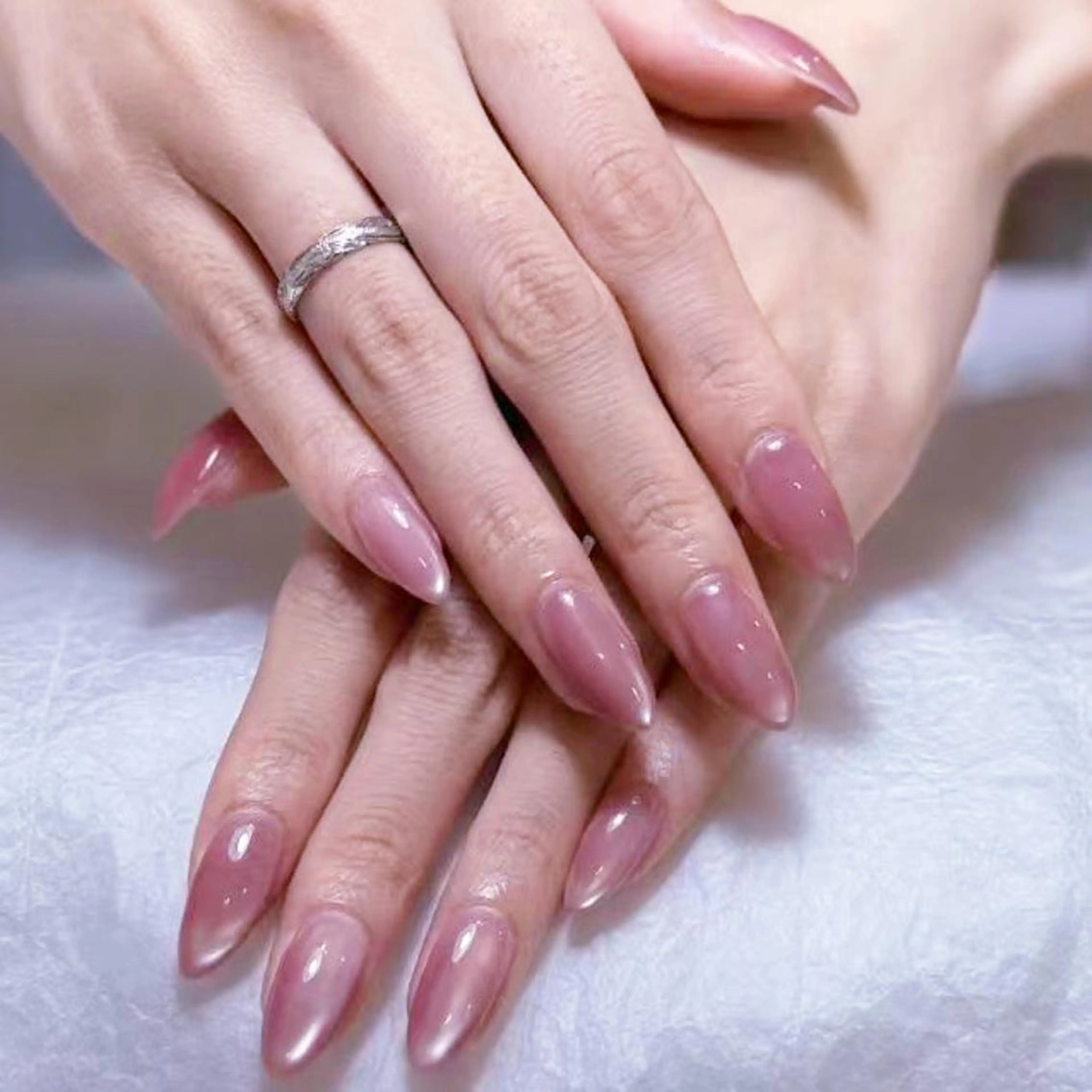 ネイル アートネイル オーロラネイル ガーリー キラキラネイル 韓国ネイル Leah 💅のネイルデザイン