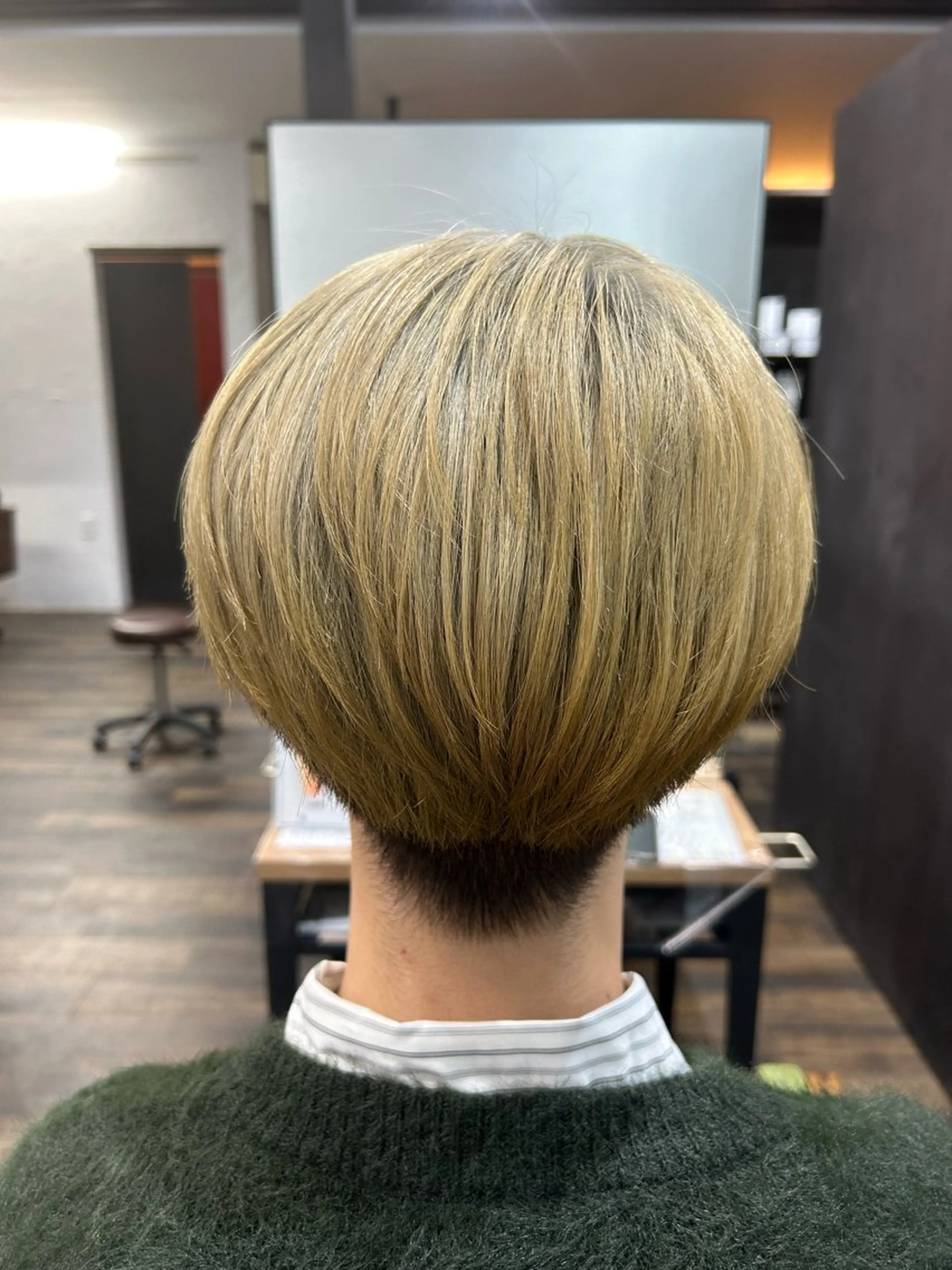 ショート カラー ブリーチ 抜きっぱなしブロンド フルヤ タクミのヘアスタイル