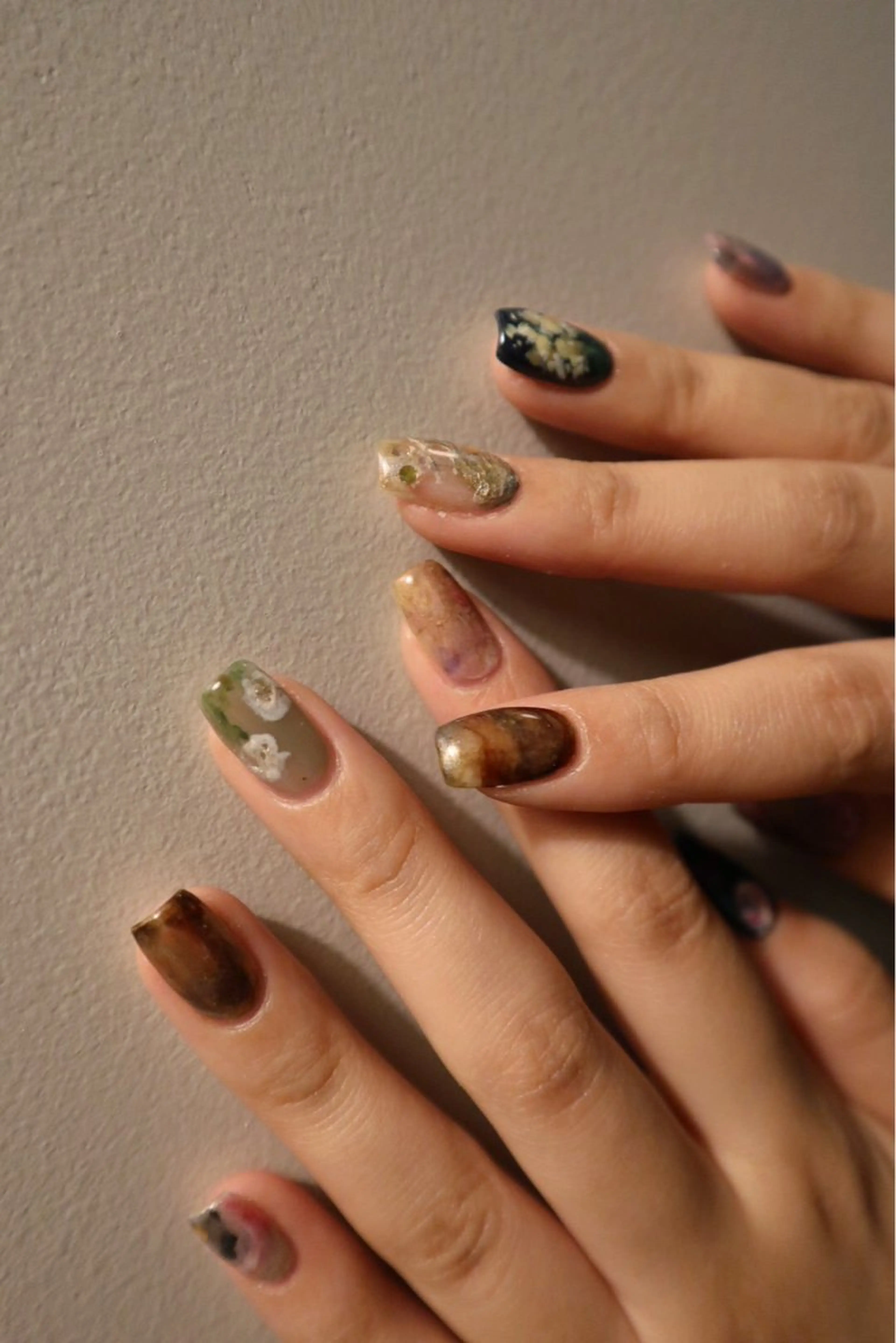 ネイル ブラウン ハンドネイル chika ／ nailのネイルデザイン