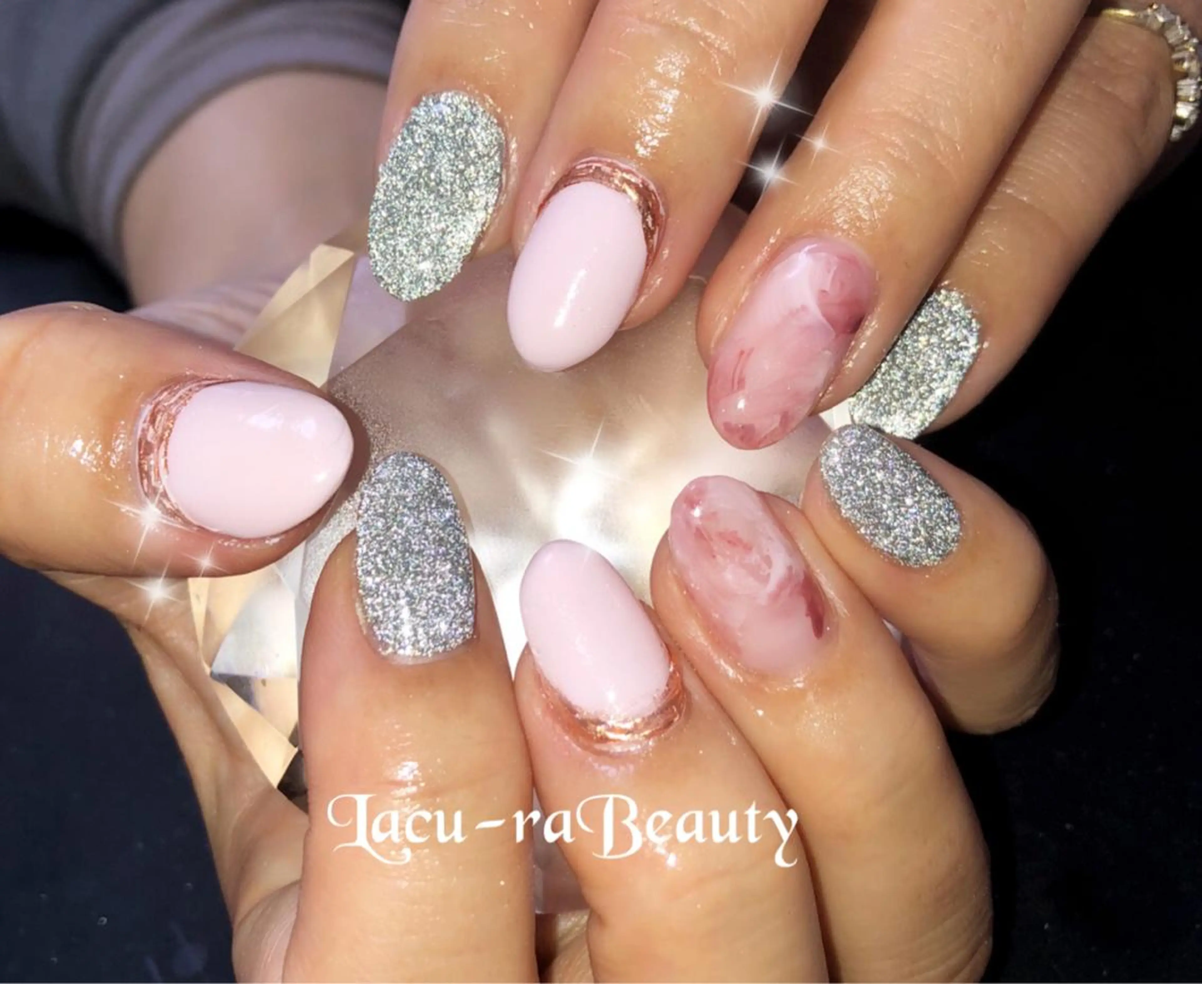 ネイル フラッシュネイル 小顔と腸の専門店 ラクーラビューティのエステ・リラクイメージ