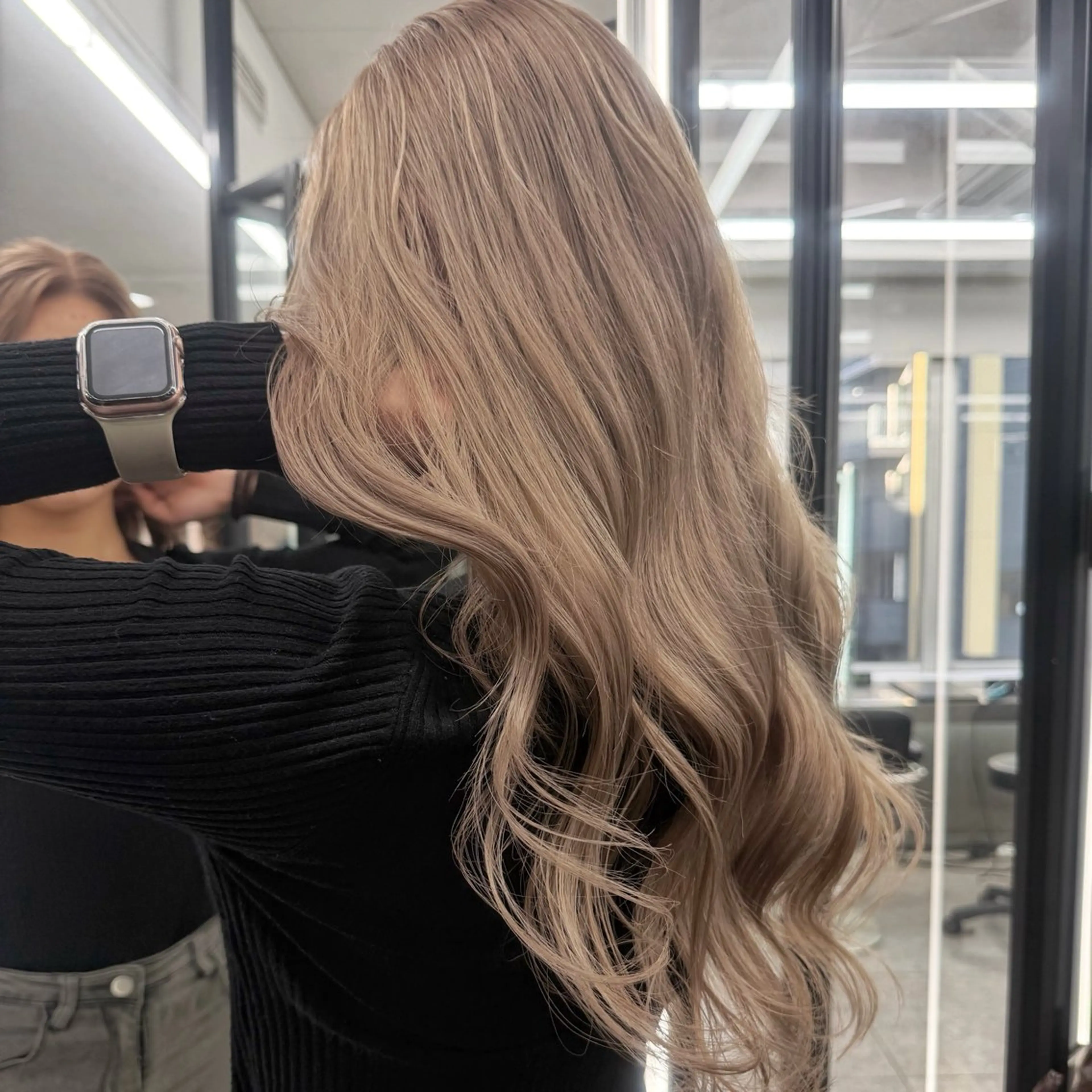 ロング カラー シールエクステ ハイトーンカラー エクステ ヘアカラー トリートメント シールエクステ特化 ハイトーン、NANAのヘアスタイル