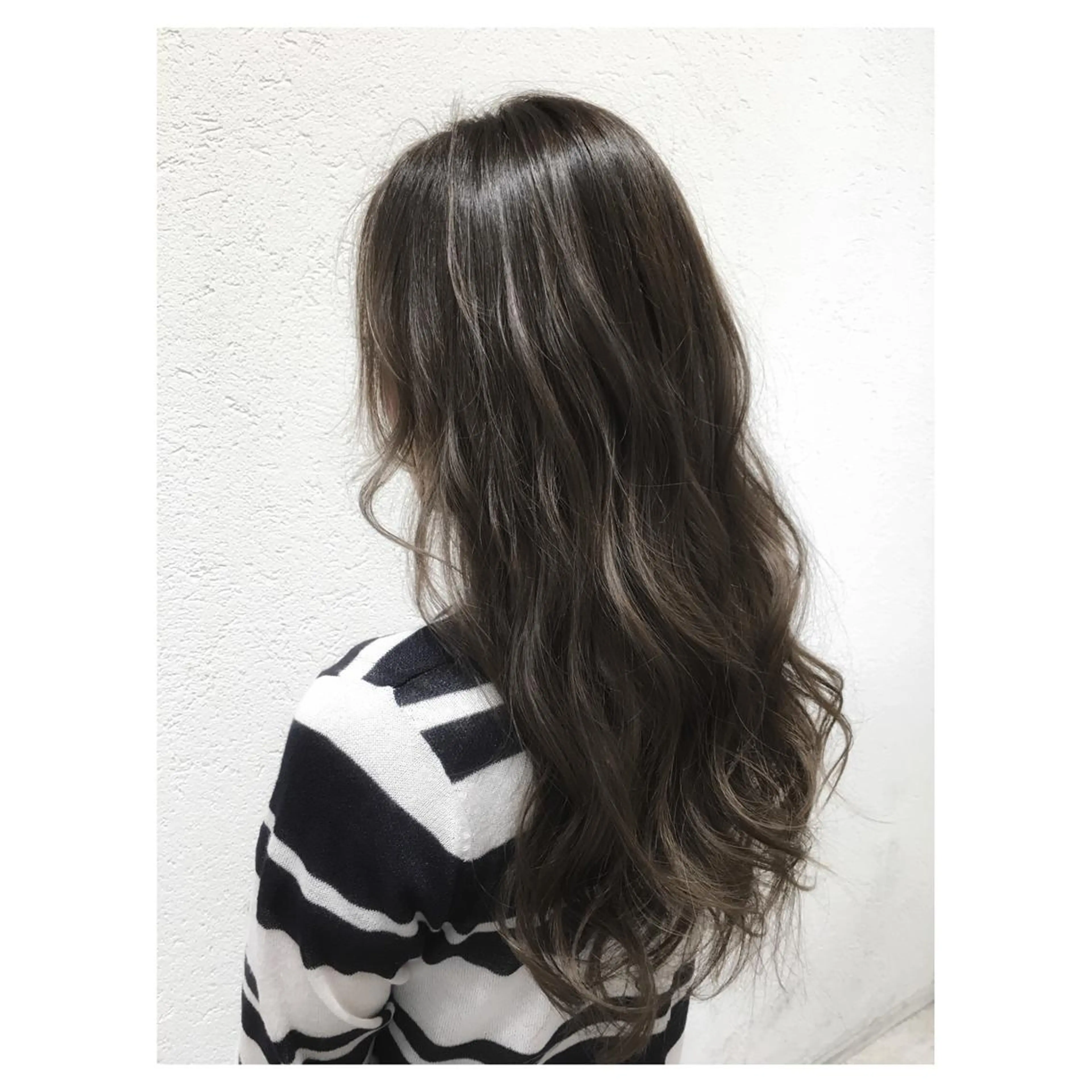 ロング カラー ハイライトカラー イルミナカラー ハイライト biscohair 髪にドラマを。のヘアスタイル