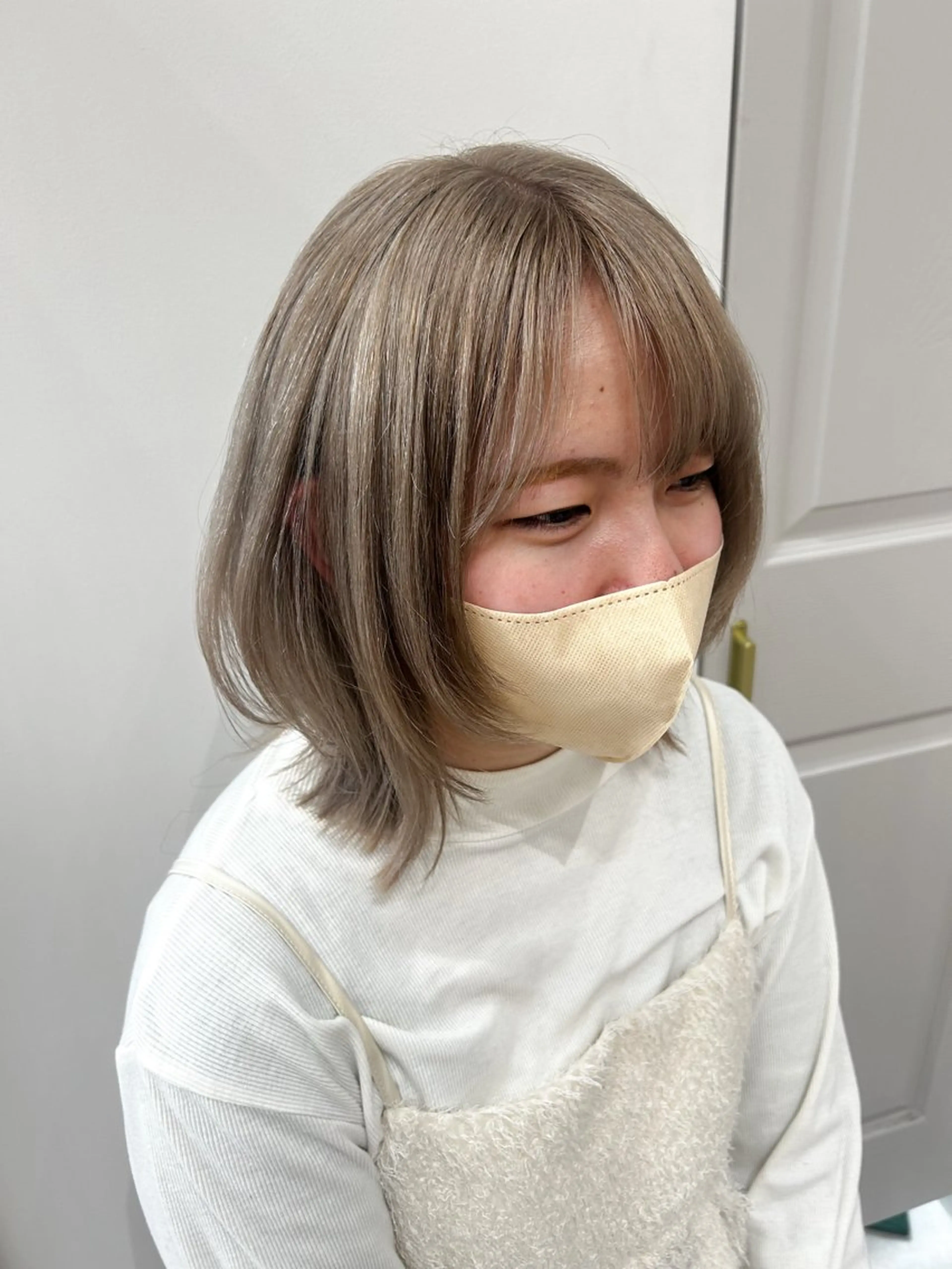 ミディアム カラー ベージュカラー ブリーチ ミルクティーベージュ ウルフカット カット ヘアカラー メンズ特化美容師👾 チカのヘアスタイル