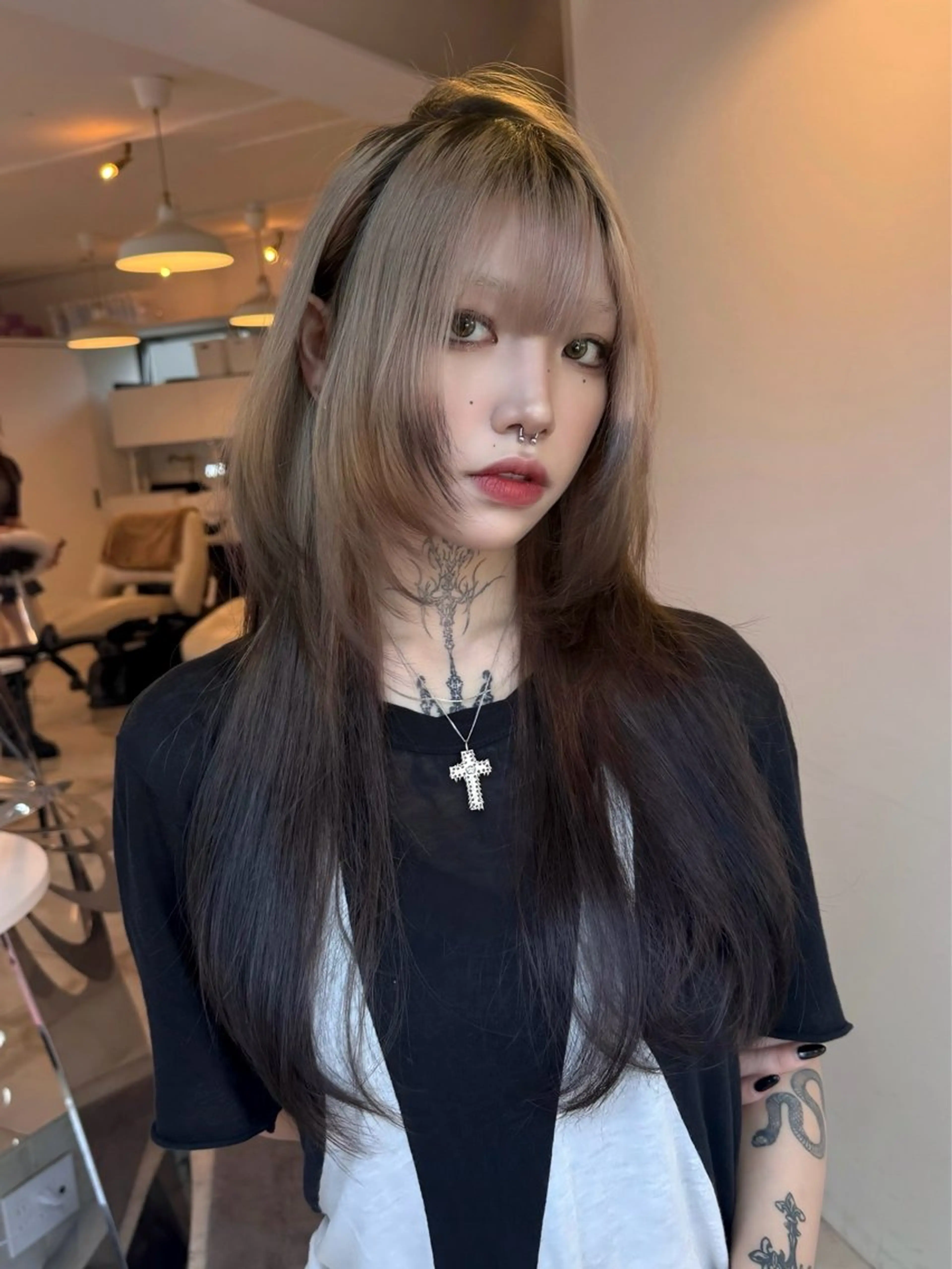 セミロング SHIN レイヤー‪‪カットのヘアスタイル