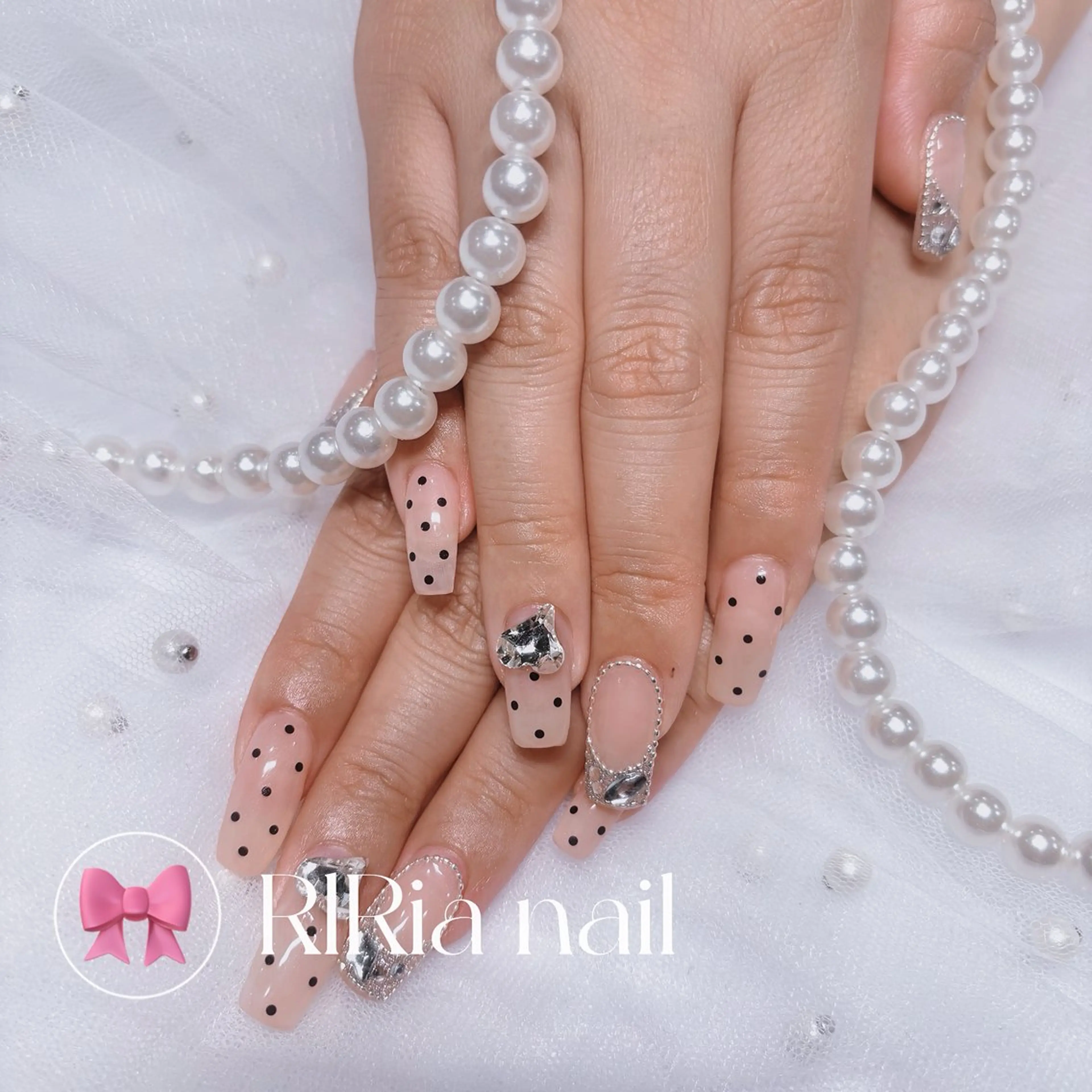 ネイル ドット ガーリー ストーンネイル 🎀RIRia nail🎀のネイルデザイン