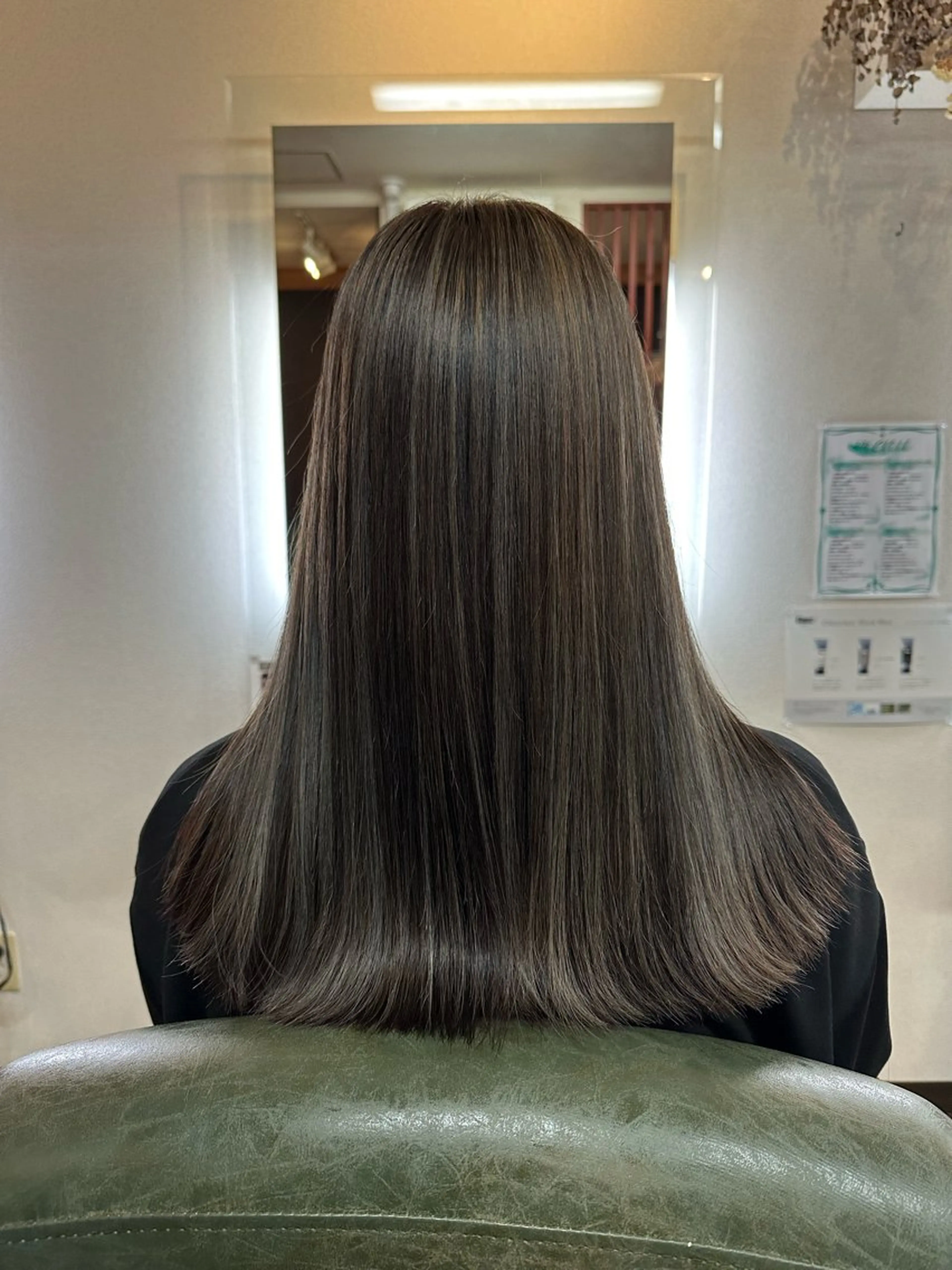 ロング カラー ブリーチ 透明感カラー ハイライトカラー ハイライト ヘアカラー トリートメント 大人かわいいインナー カラー/菊池柊真🎨のヘアスタイル