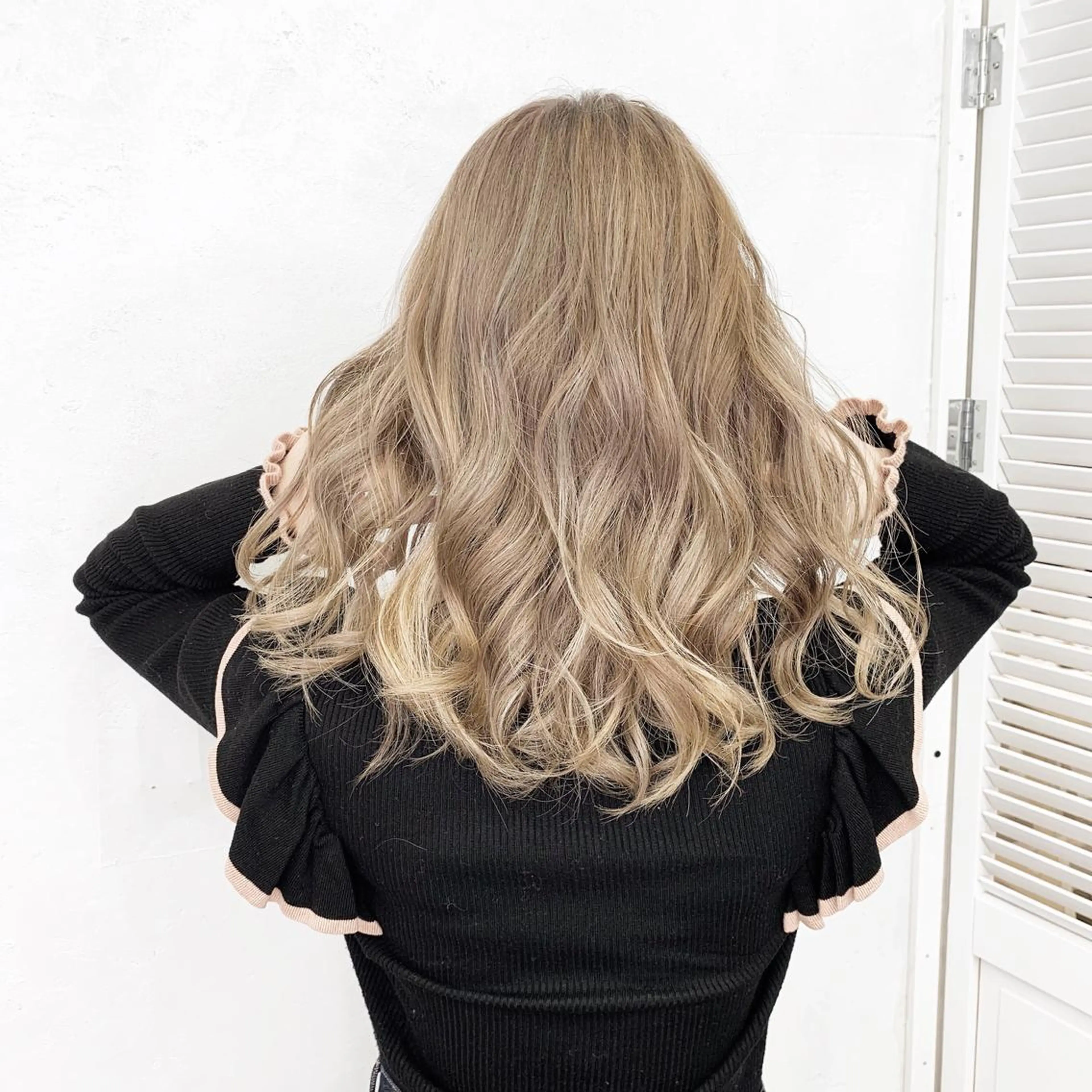 ロング カラー ヘアアレンジ ベージュカラー ミルクティーベージュ ヘアカラー TATSUYA アートディレクターのヘアスタイル