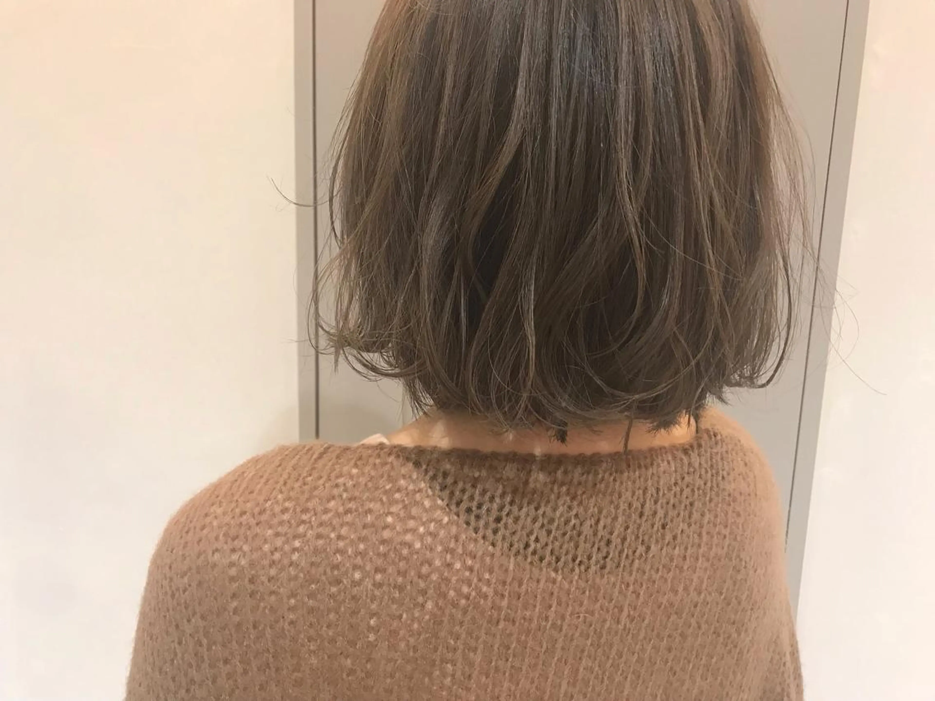 ミディアム カラー ベージュカラー ミルクティーベージュ 吉田 早織のヘアスタイル