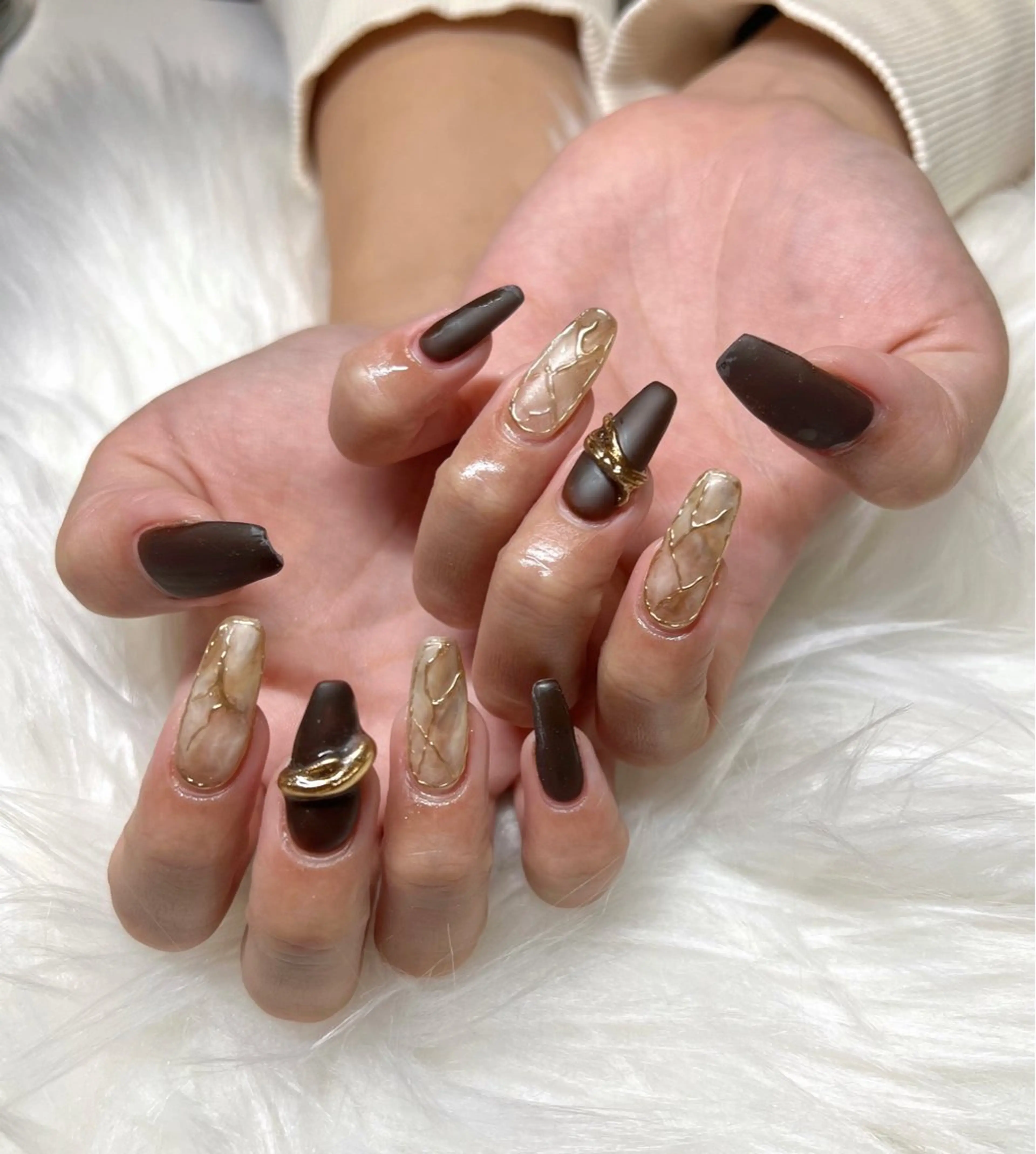 ネイル ゴールド ハンドネイル CHARME 🤎〔RINA〕のネイルデザイン