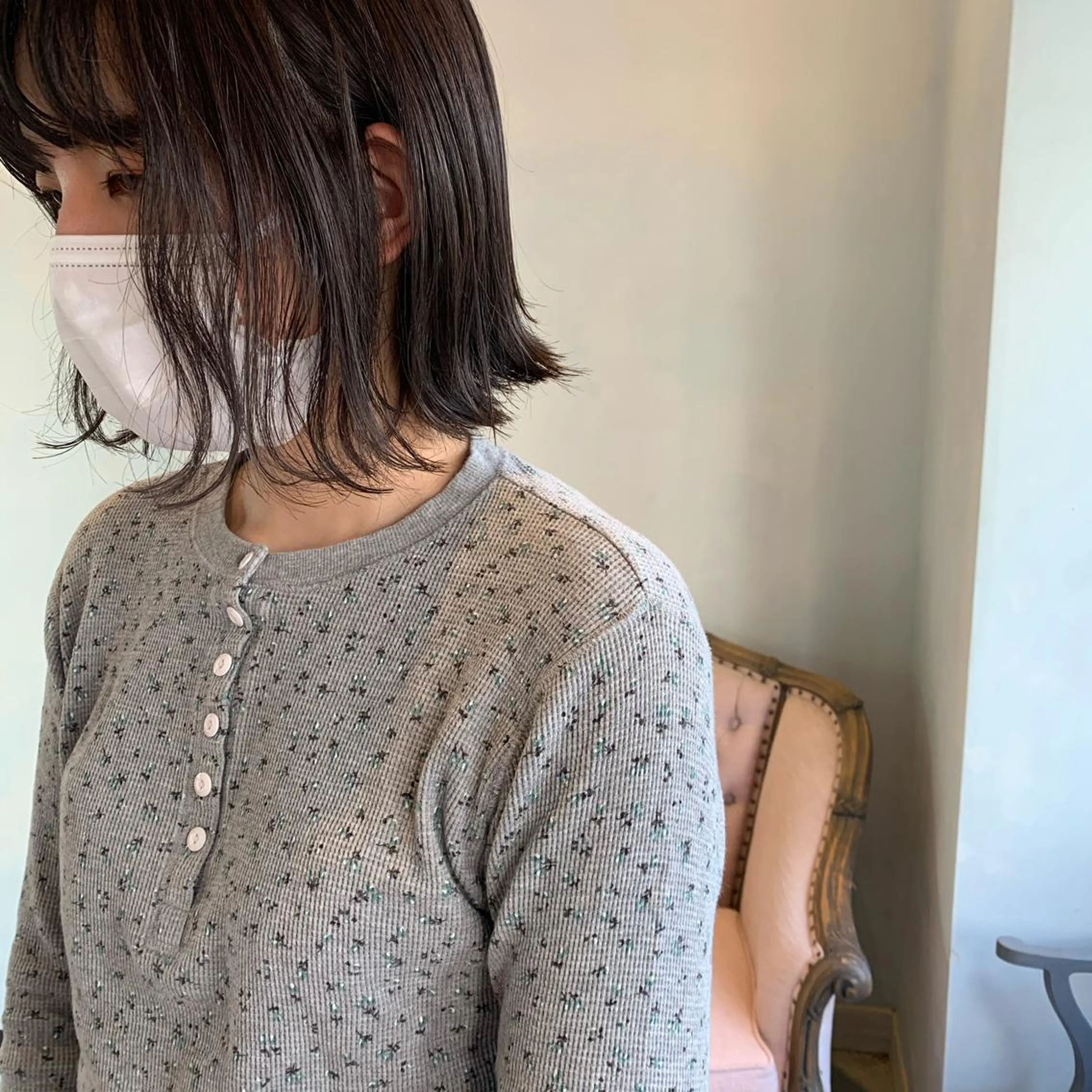 ミディアム カラー SAKINO． ベージュカラーのヘアスタイル