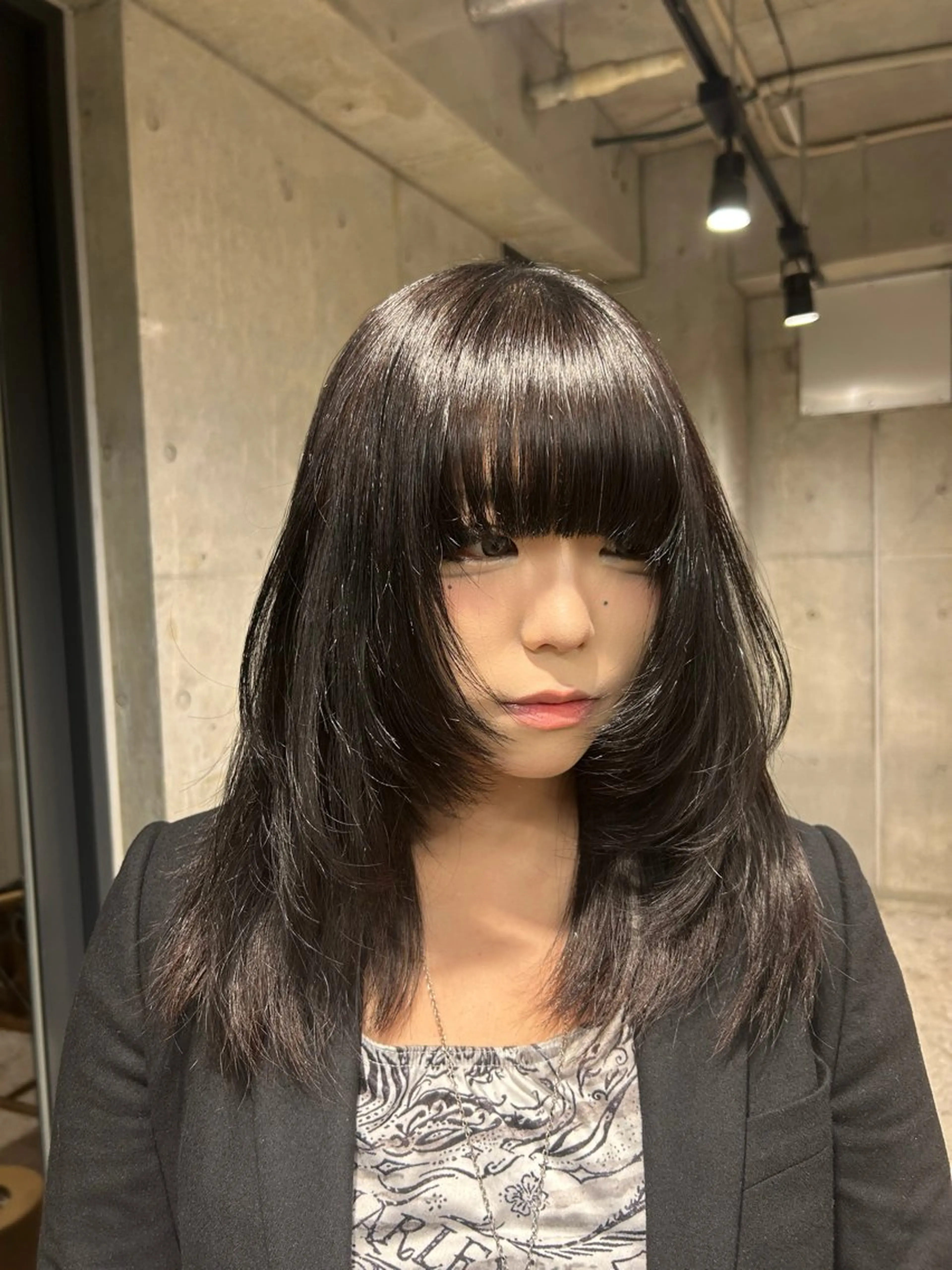 セミロング ハイレイヤー レイヤーカット カット 🍎ブリーチカラー 🍎KUREA🍎のヘアスタイル