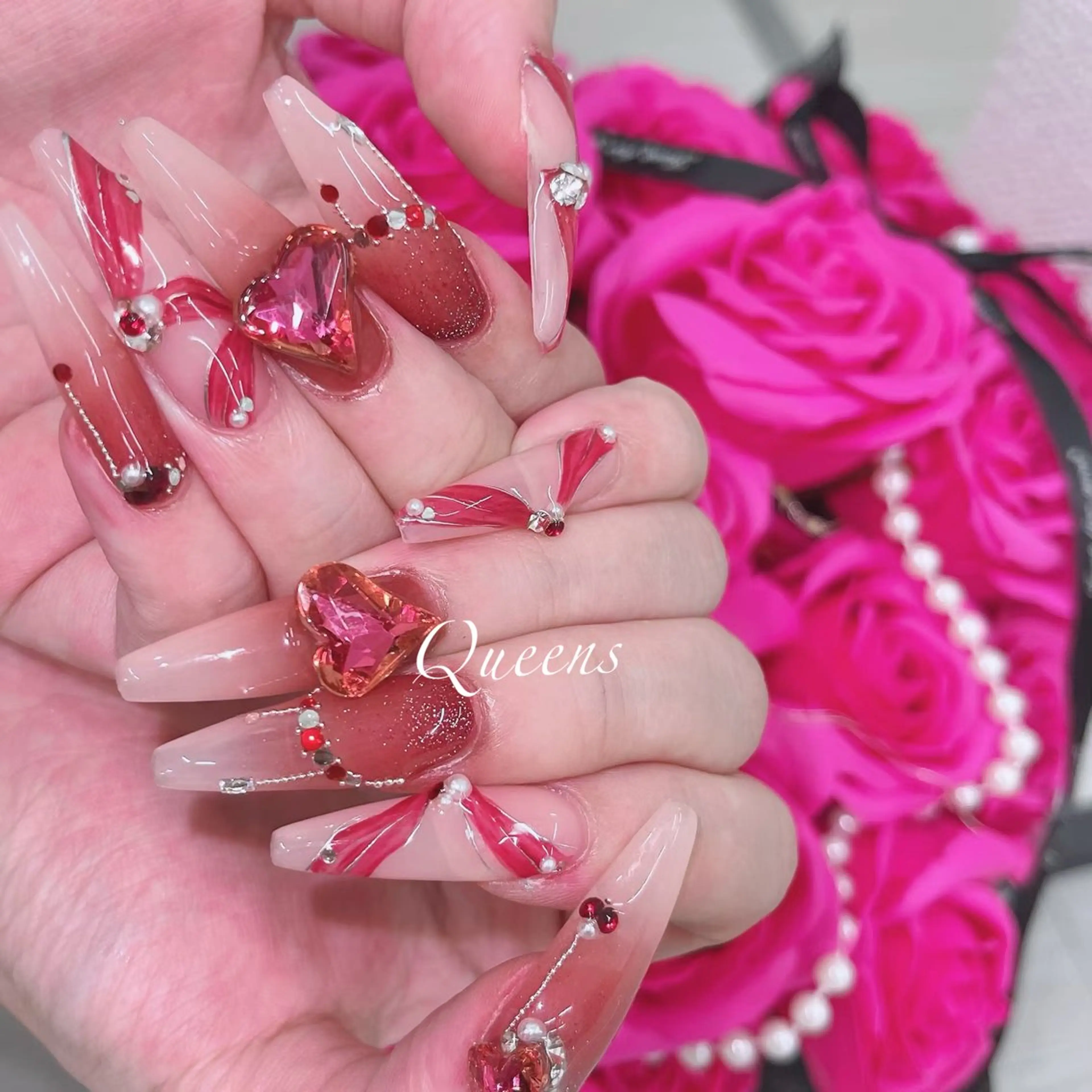 ネイル ハンドネイル Queens ひなのネイルデザイン