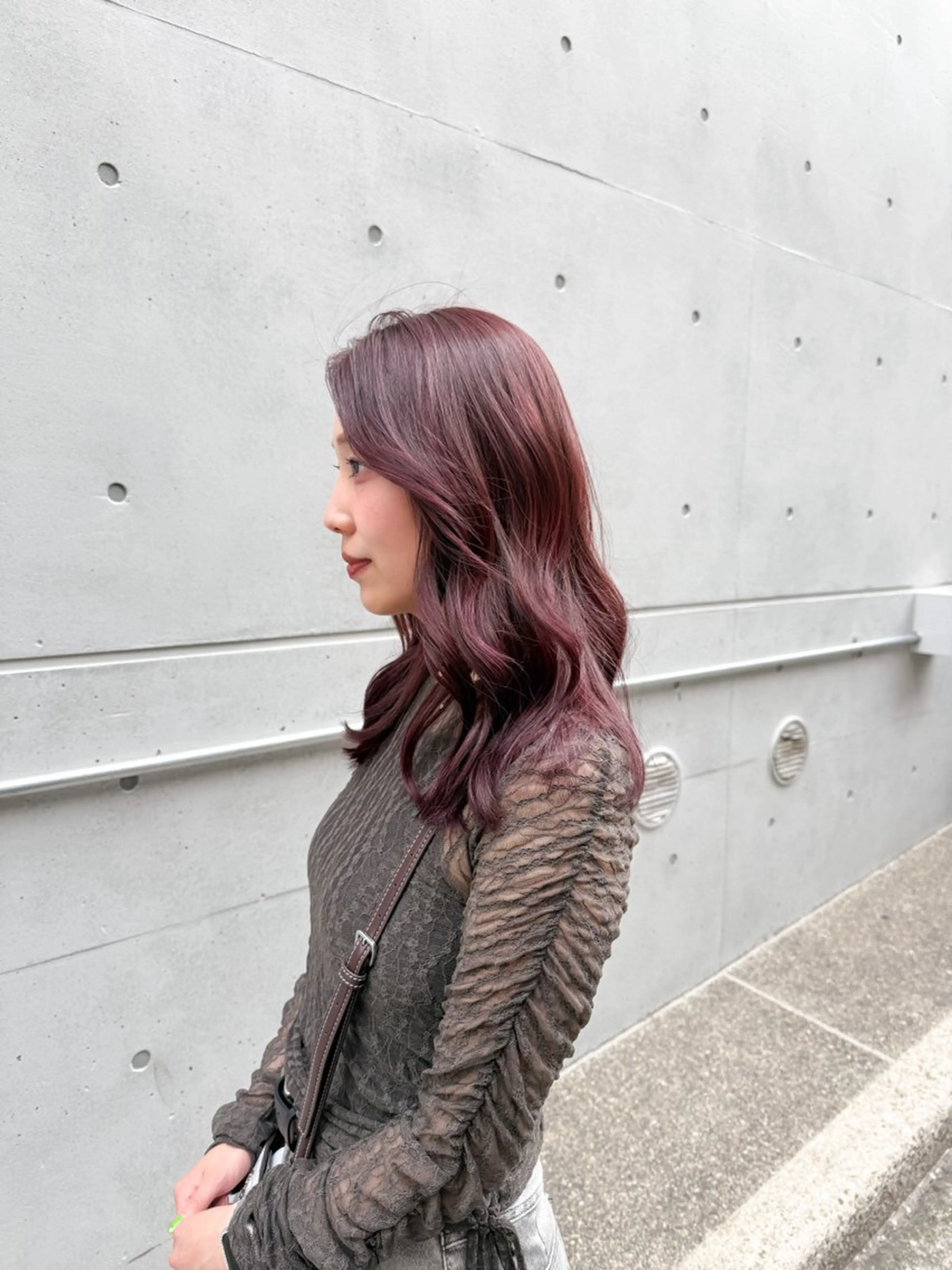 ミディアム カラー カシス レッドカラー 幣 あや乃 /レイヤーカットのヘアスタイル