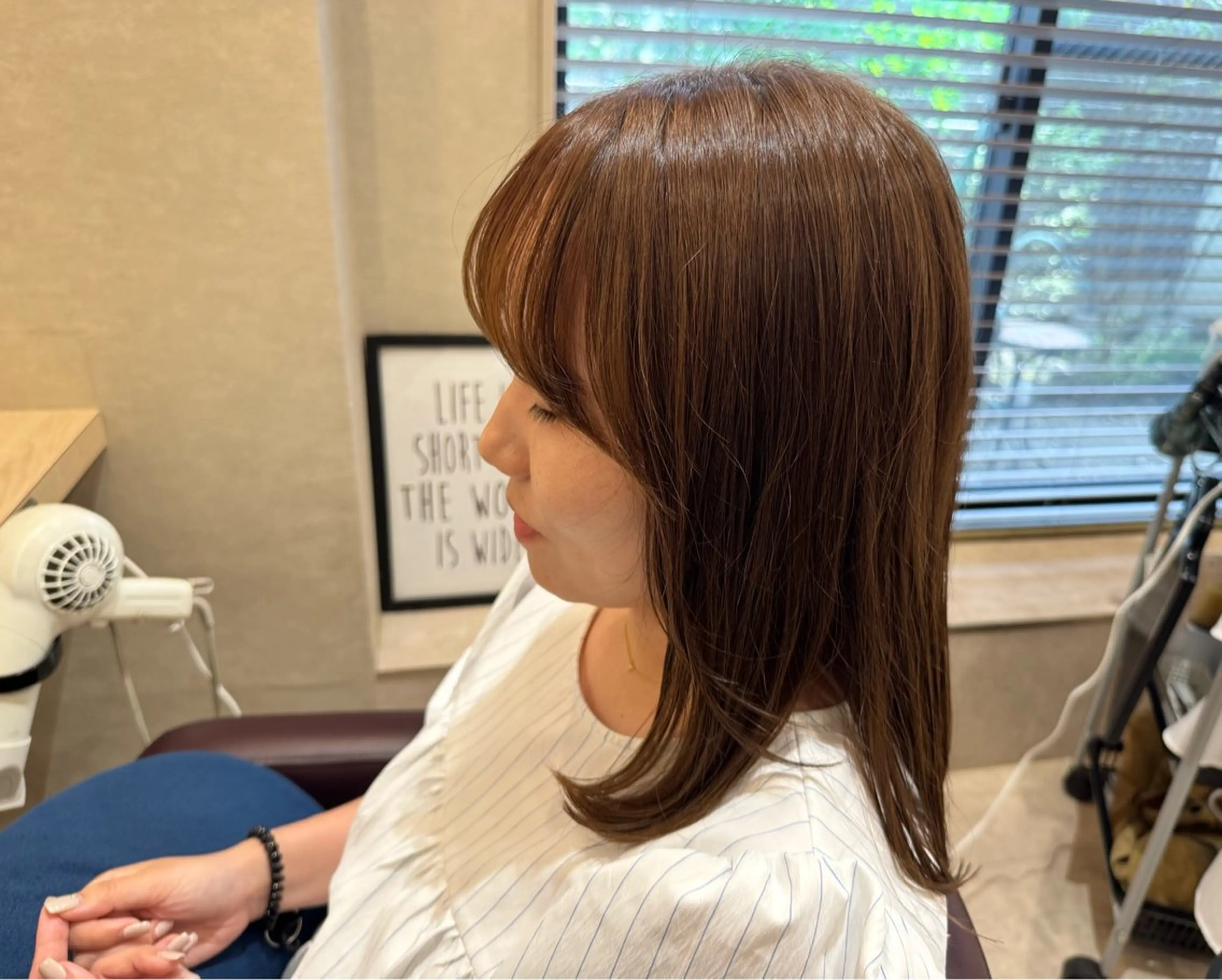 セミロング パーマ Erika [Simple]のヘアスタイル