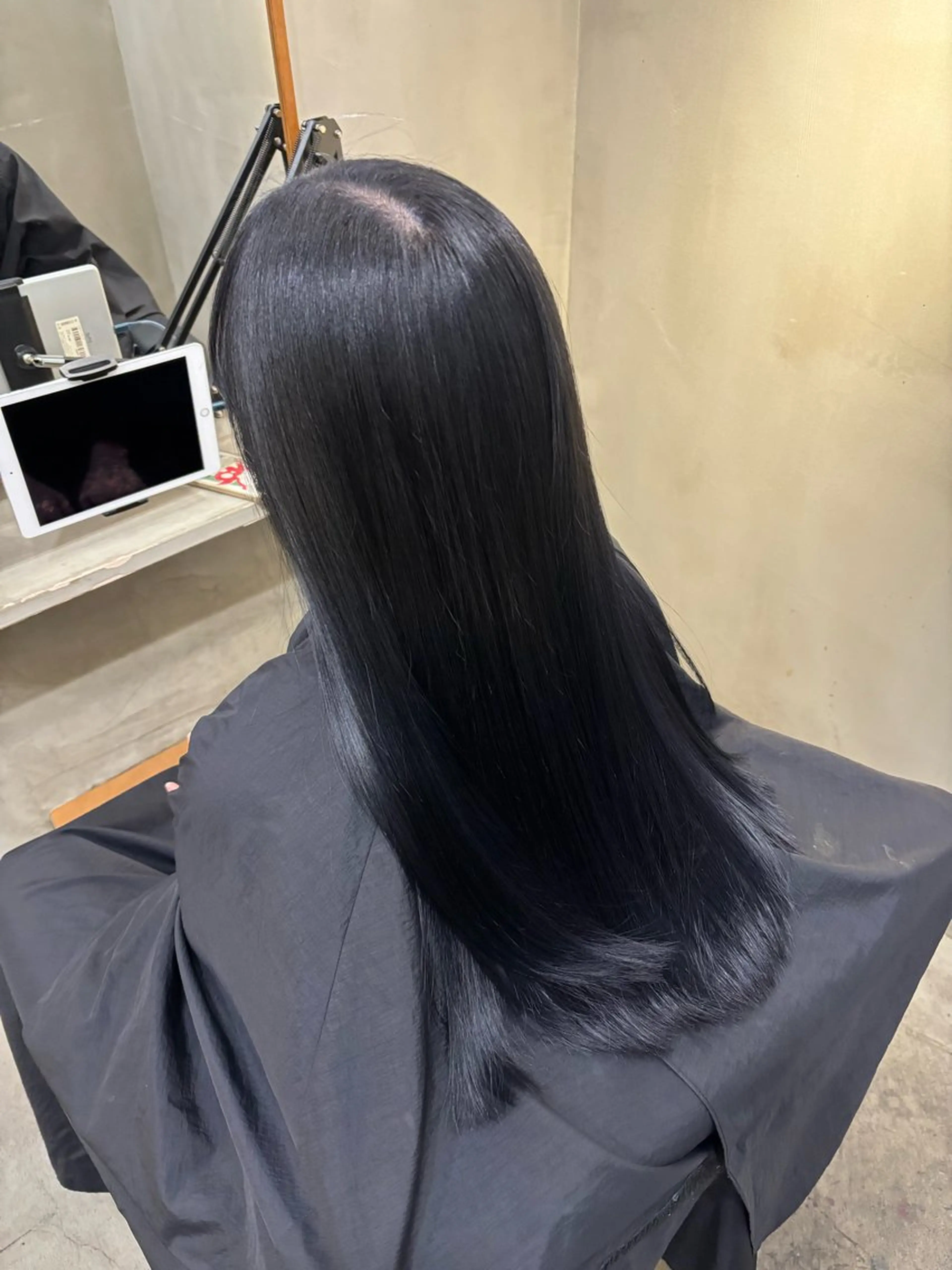 セミロング カラー 黒髪 ブルーカラー ブルーブラック ヘアカラー 中園康 /カラー/ブリーチのヘアスタイル