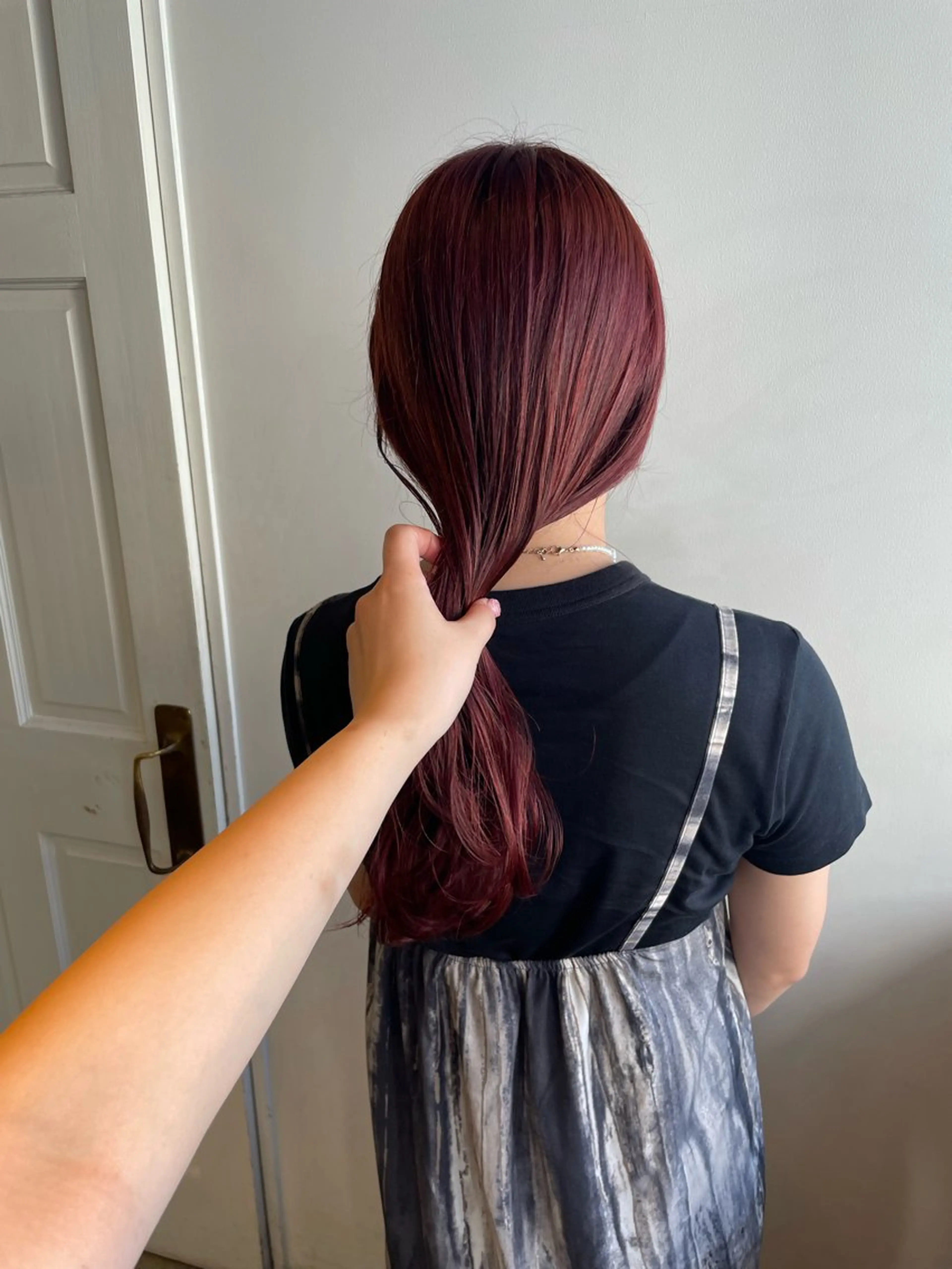 セミロング カラー ブリーチ ダブルカラー ブリーチなしカラー レッドカラー ヘアカラー トリートメント MIOベージュカラー 柔らかいカラーのヘアスタイル